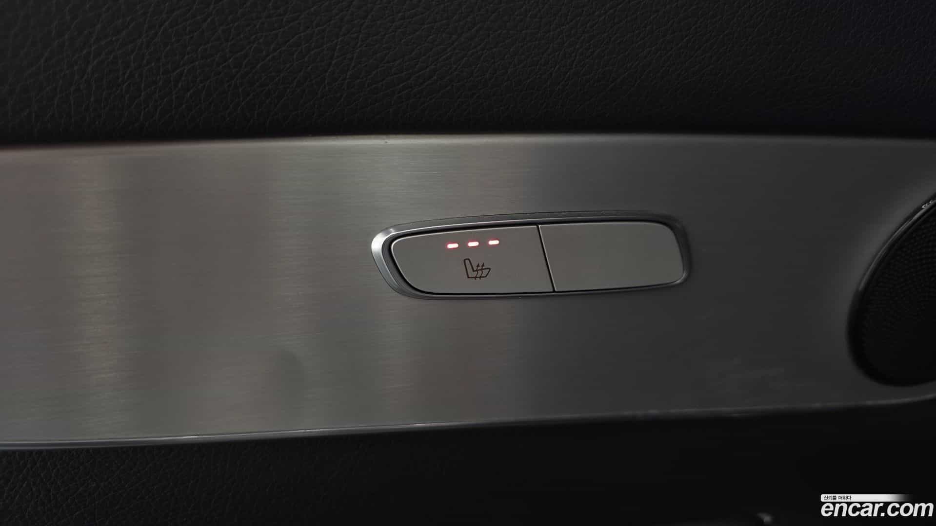 GLC-Class Mercedes-Benz 2016.7-OPTION-023