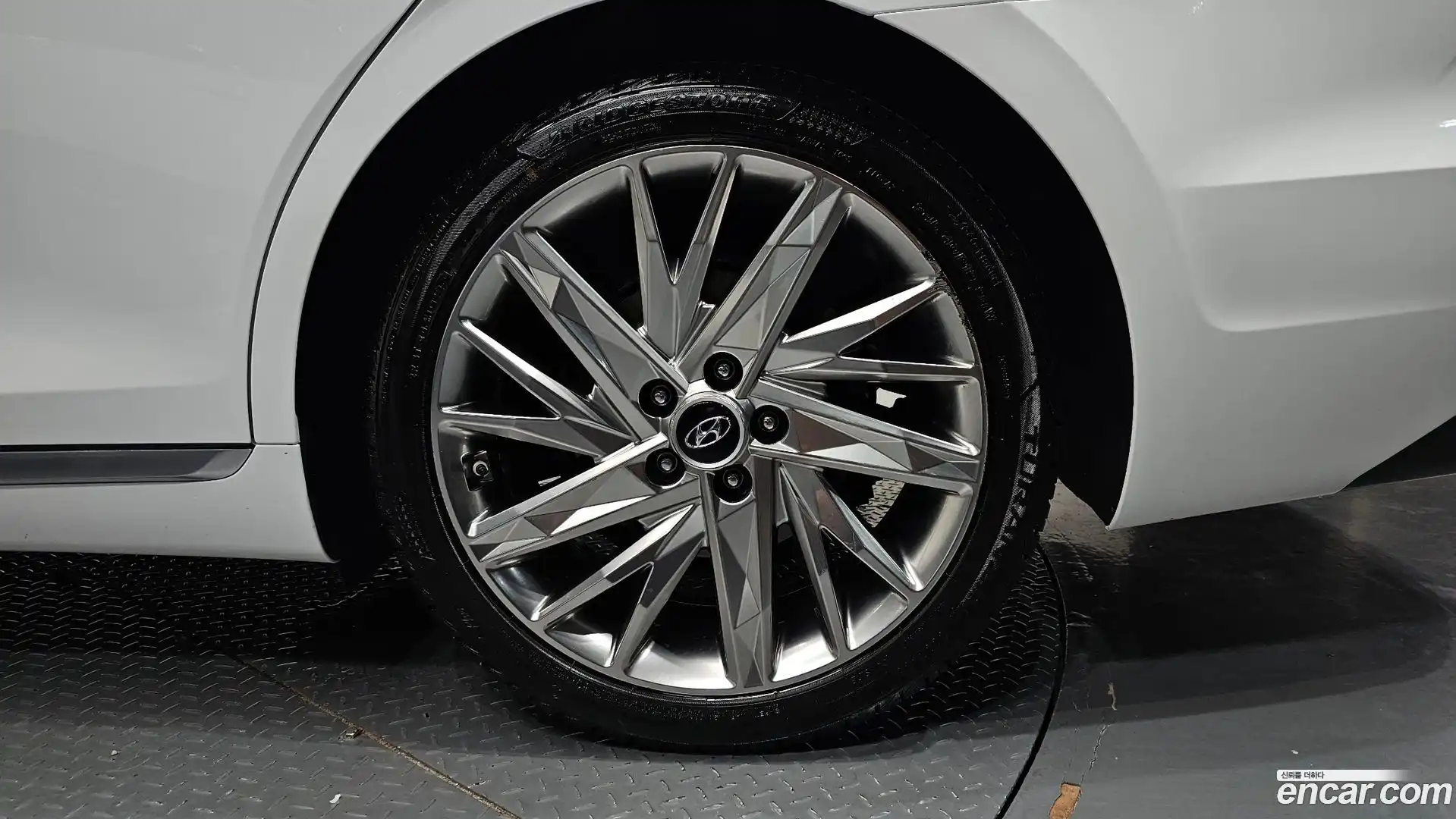Grandeur Hyundai 2021.1-OUTER-031