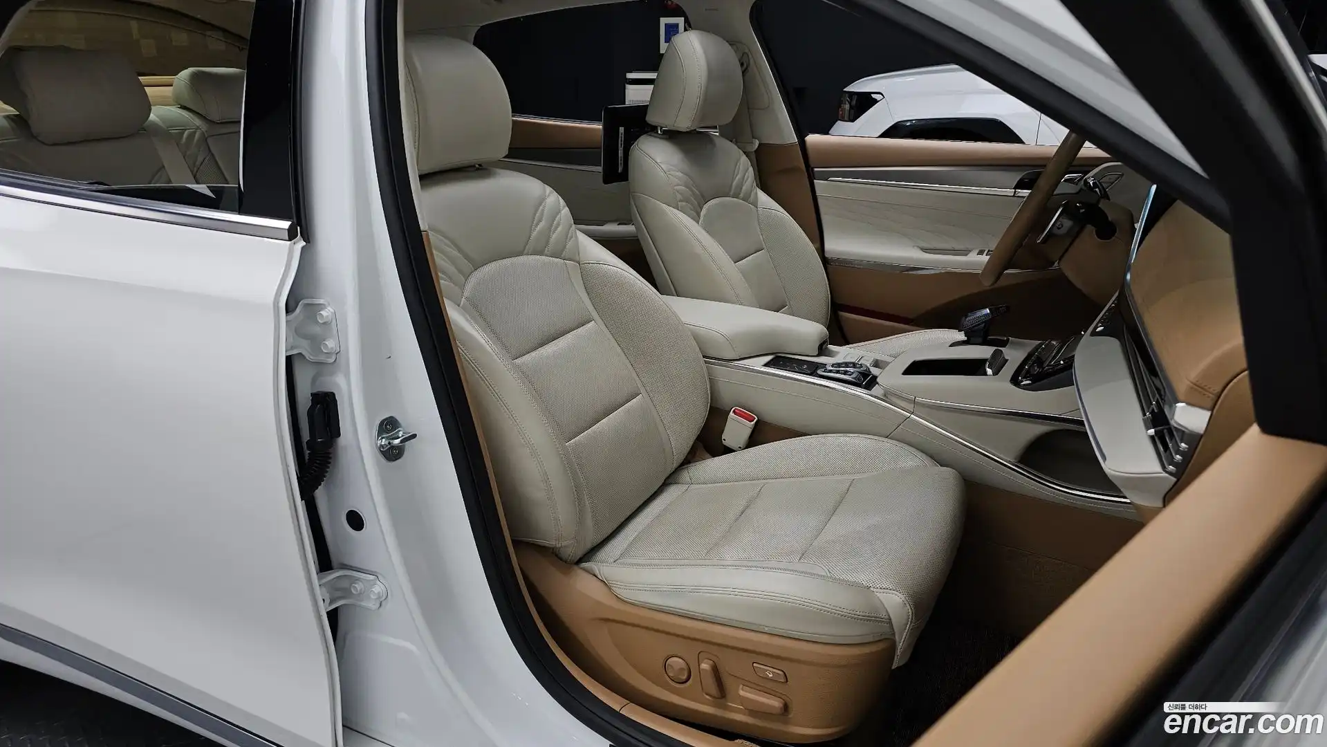 Grandeur Hyundai 2021.1-INNER-036