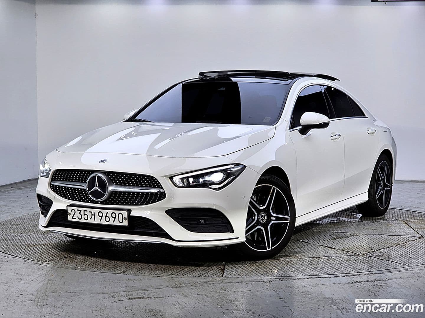 Main__Slider__Photo:CLA-Class Mercedes-Benz 2020.4-0