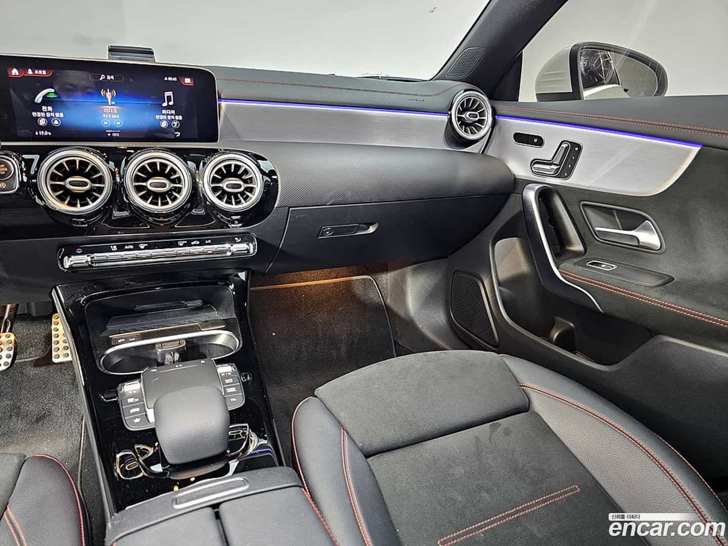 CLA-Class Mercedes-Benz 2020.4-INNER-010