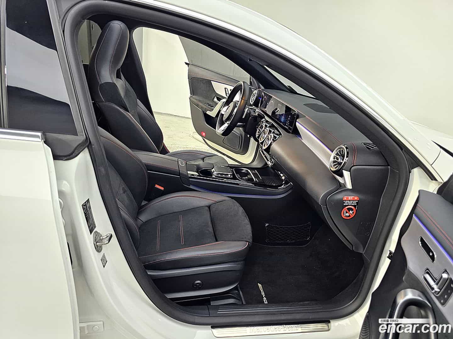 CLA-Class Mercedes-Benz 2020.4-OPTION-015