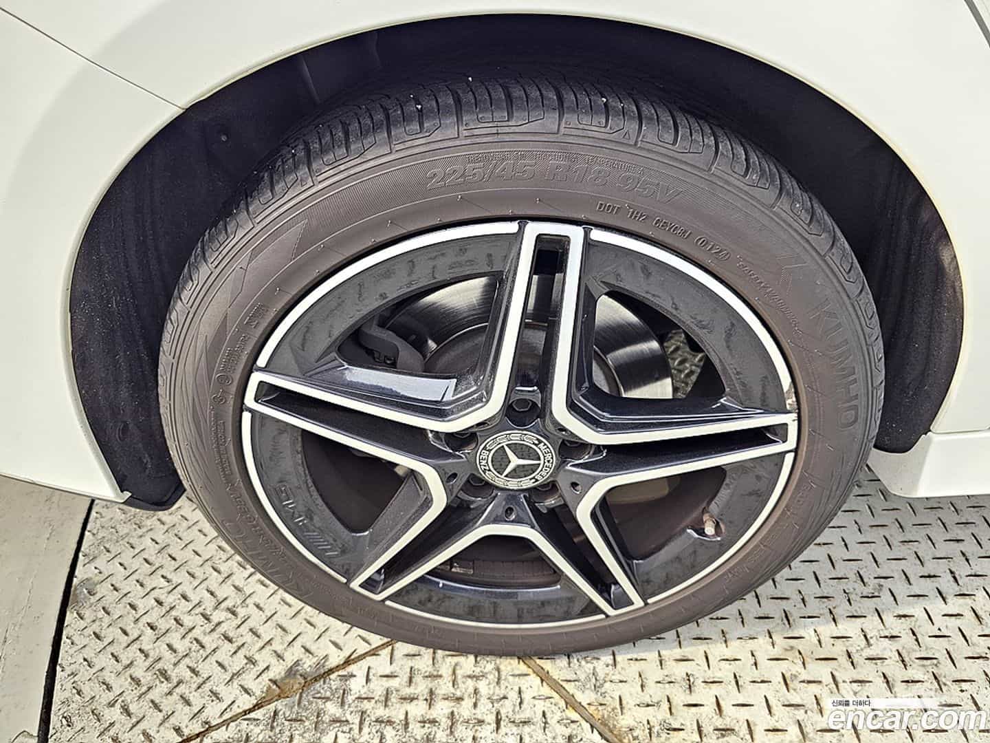 CLA-Class Mercedes-Benz 2020.4-OPTION-024