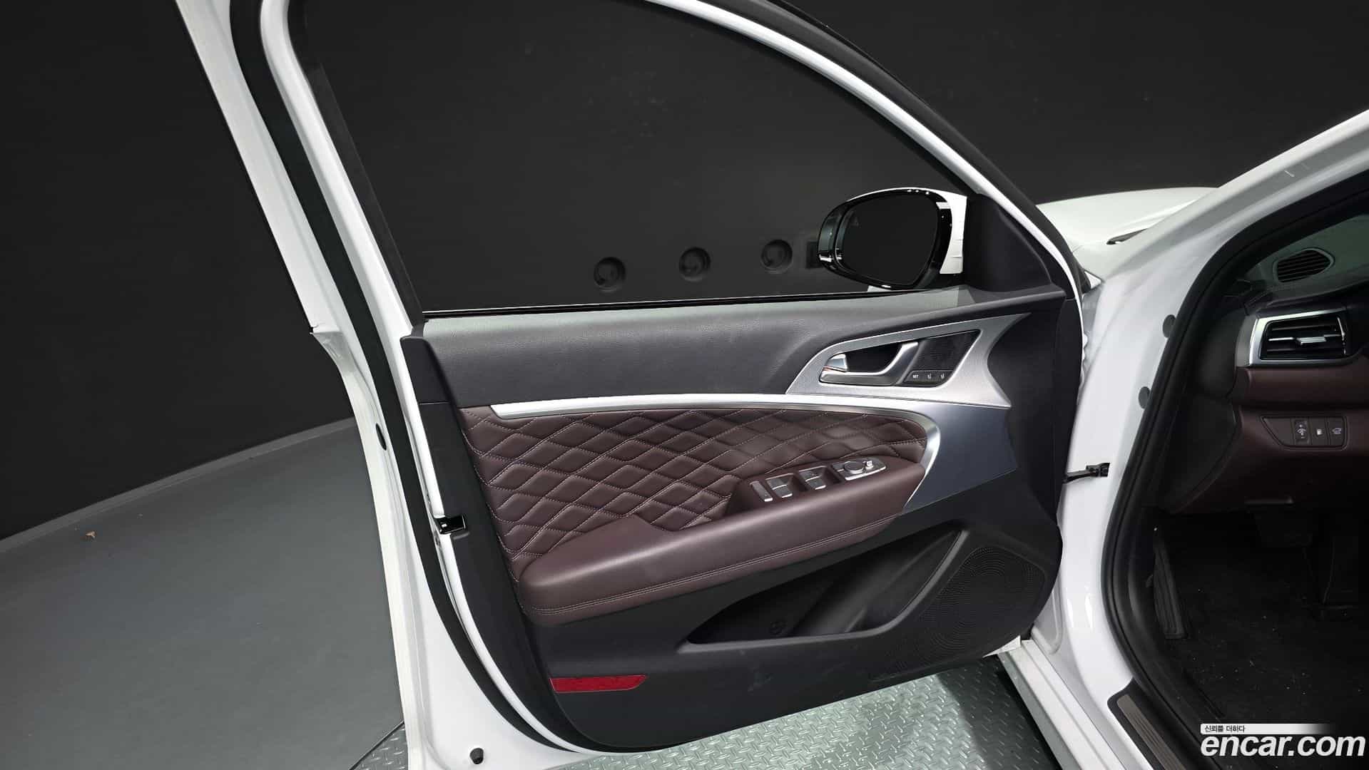 G70 Genesis 2023.6-INNER-034
