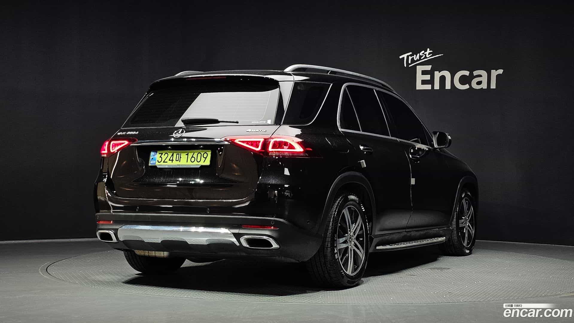 GLE-Class Mercedes-Benz 2020.8-OUTER-002