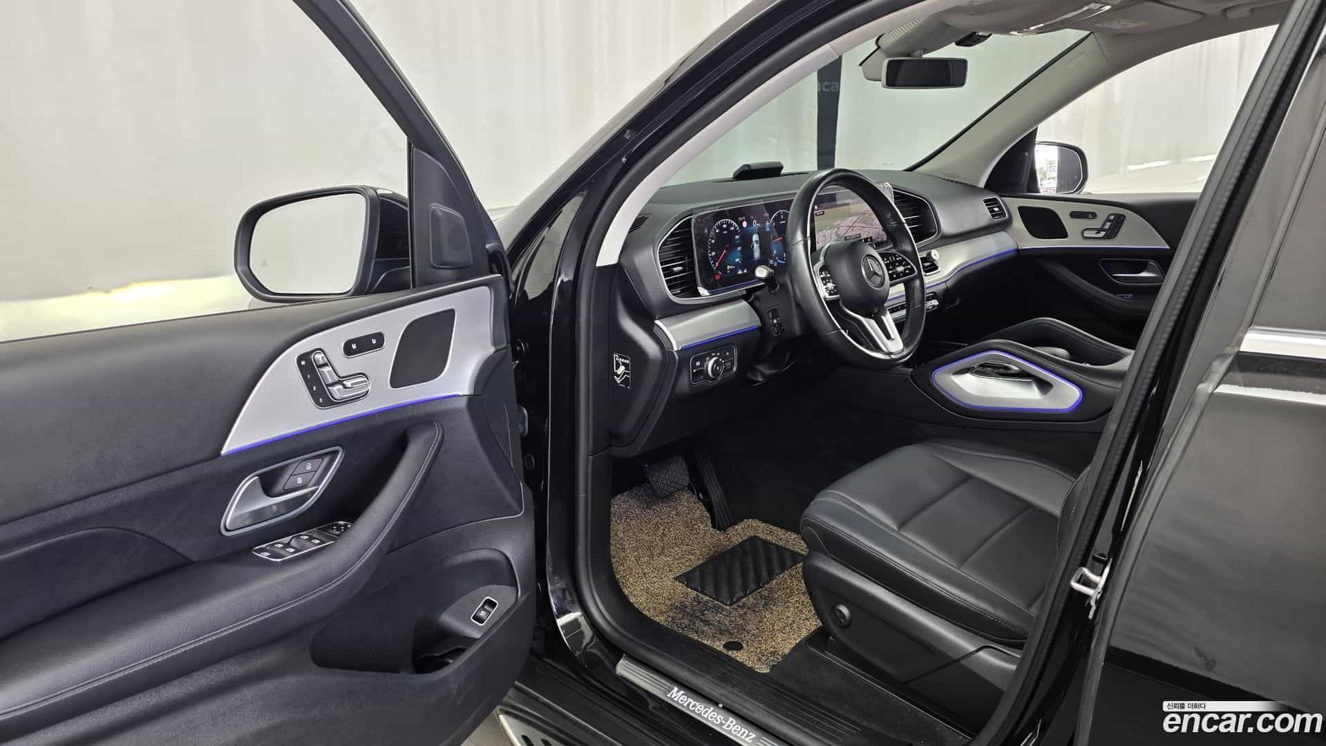 GLE-Class Mercedes-Benz 2020.8-INNER-010