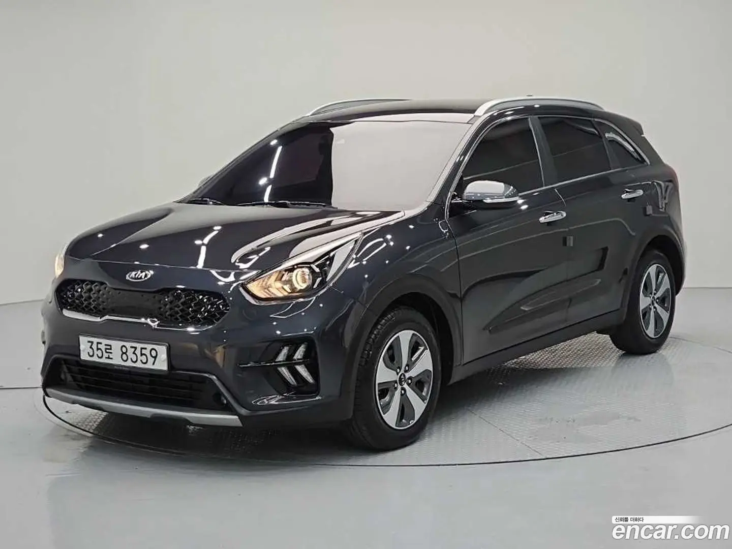 Main__Slider__Photo:Niro Kia 2019.6-0
