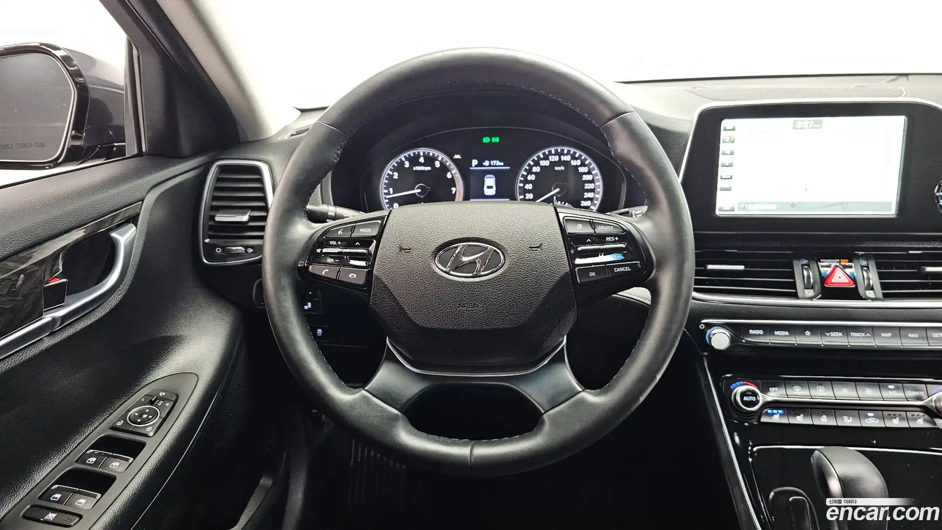 Grandeur Hyundai 2019.2-OPTION-016