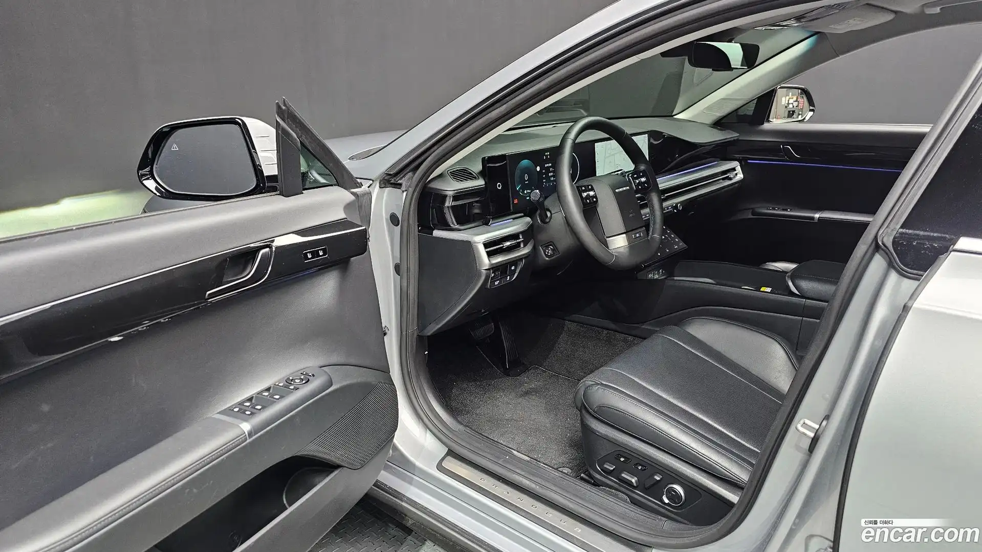Grandeur Hyundai 2023.0-INNER-010