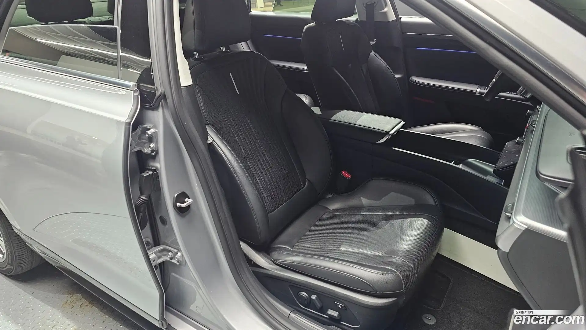 Grandeur Hyundai 2023.0-OPTION-015