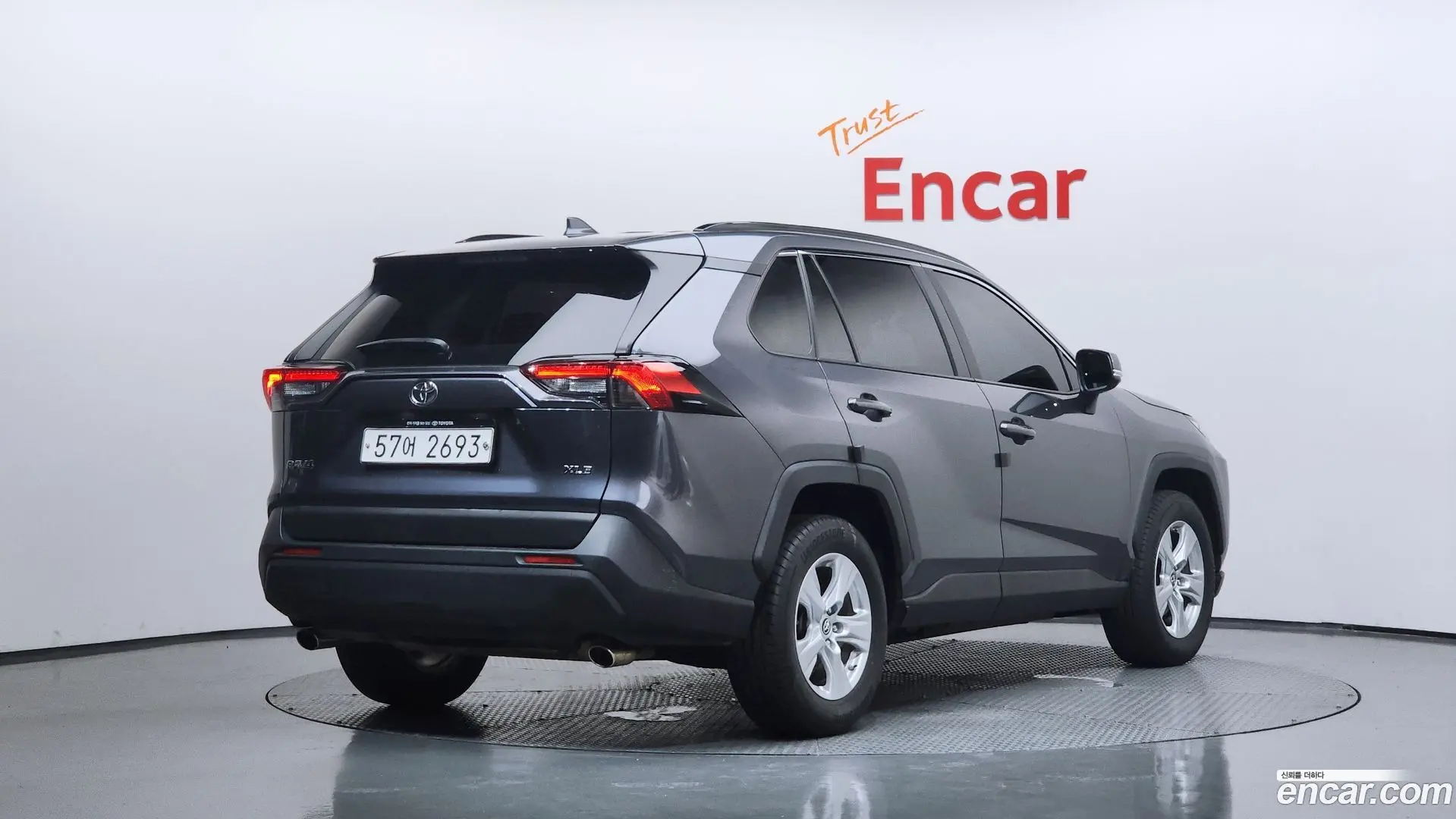 Main__Slider__Photo:RAV4 Toyota 2019.6-1