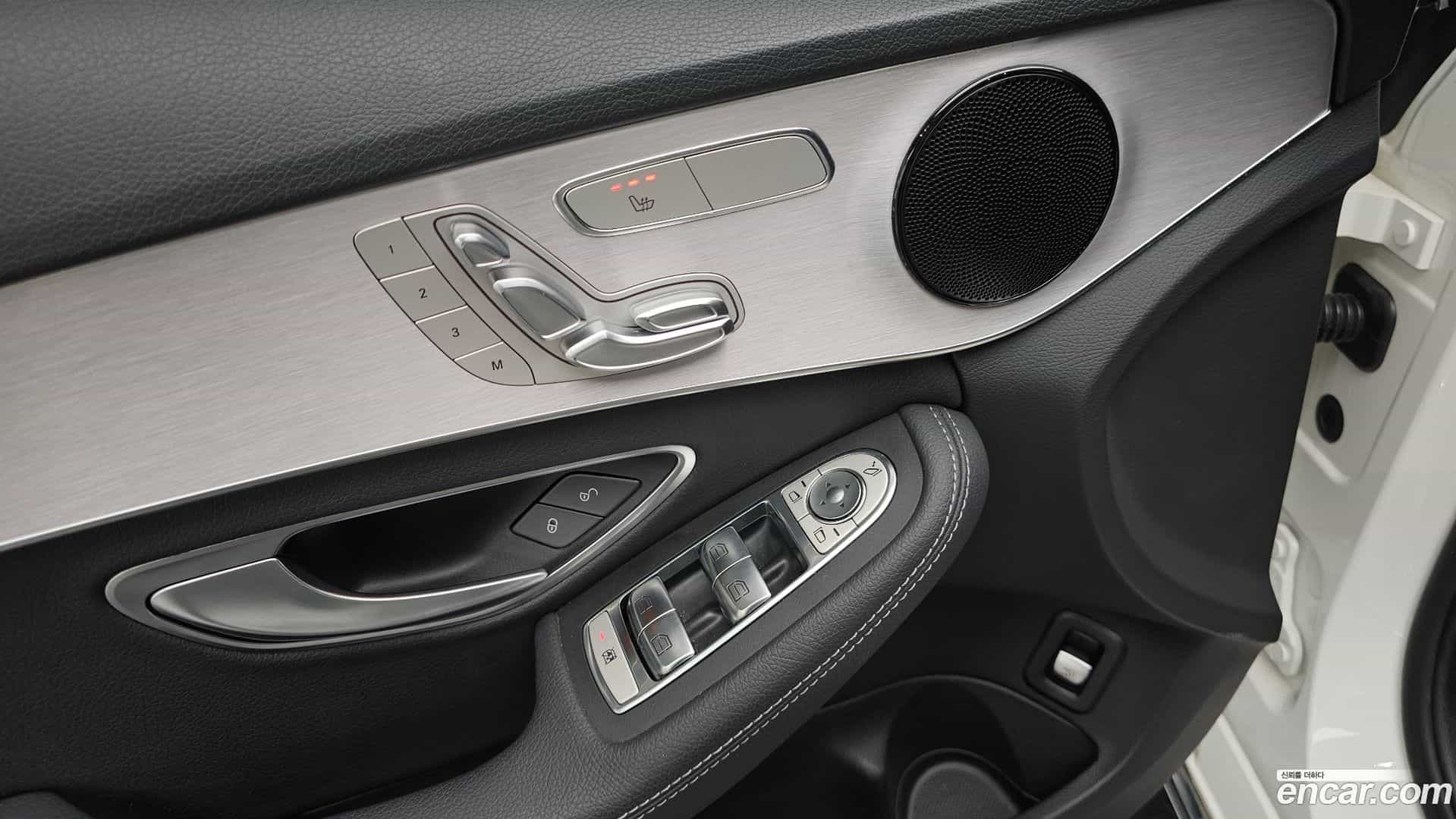 C-Class Mercedes-Benz 2020.8-OPTION-021
