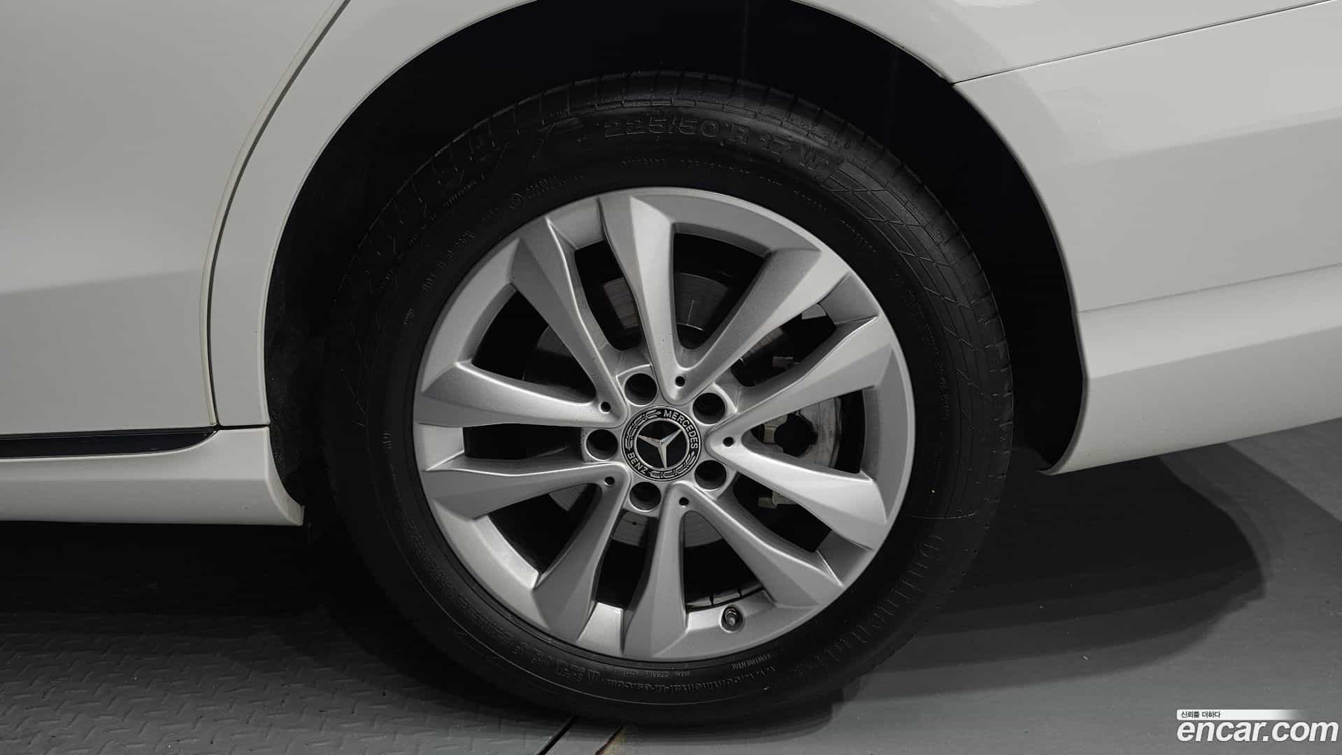 C-Class Mercedes-Benz 2020.8-OUTER-031