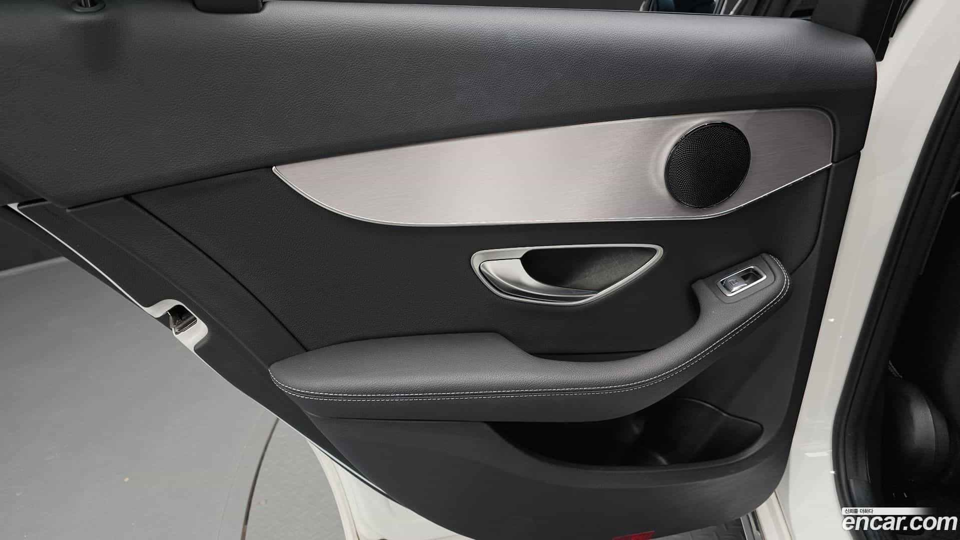 C-Class Mercedes-Benz 2020.8-INNER-035