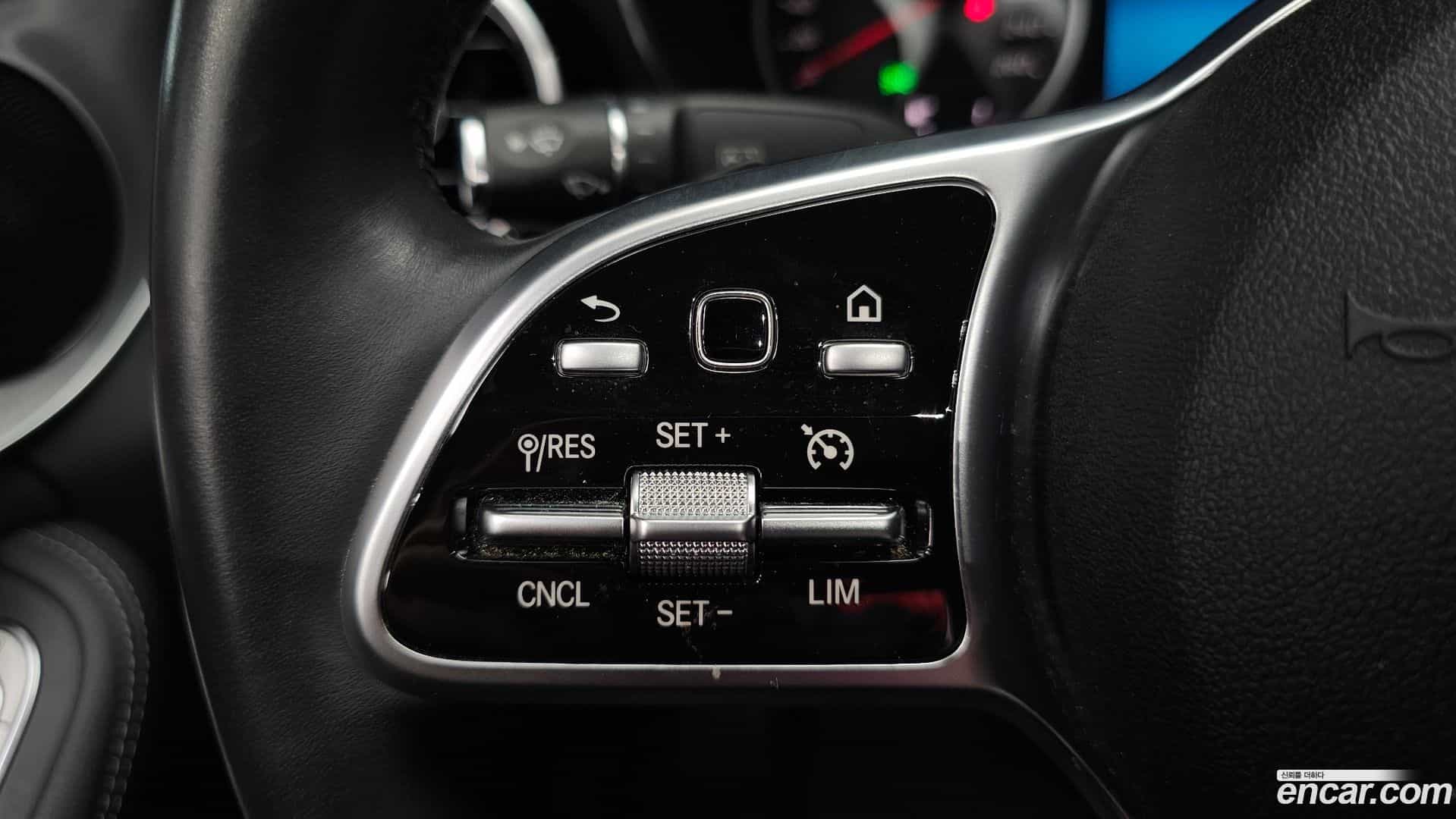 C-Class Mercedes-Benz 2020.8-OPTION-045