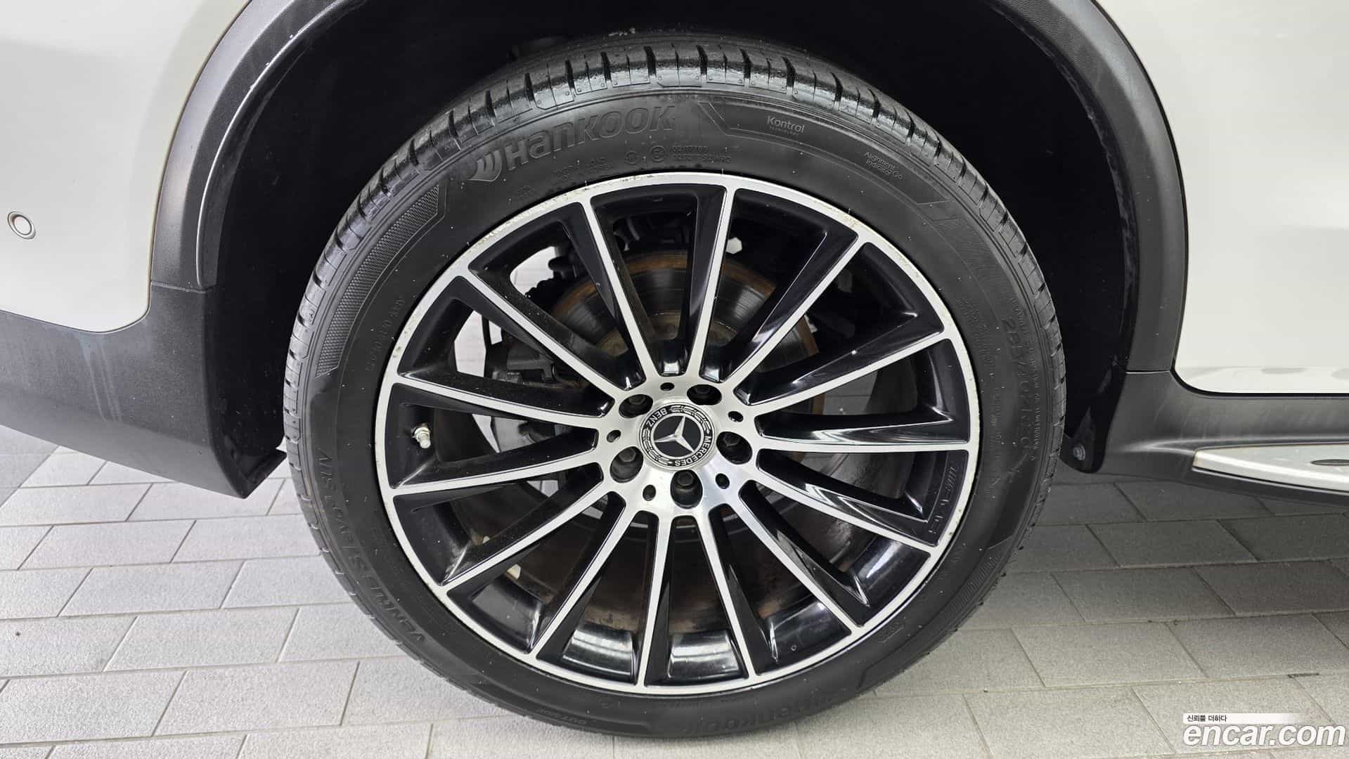 GLC-Class Mercedes-Benz 2017.4-OUTER-005