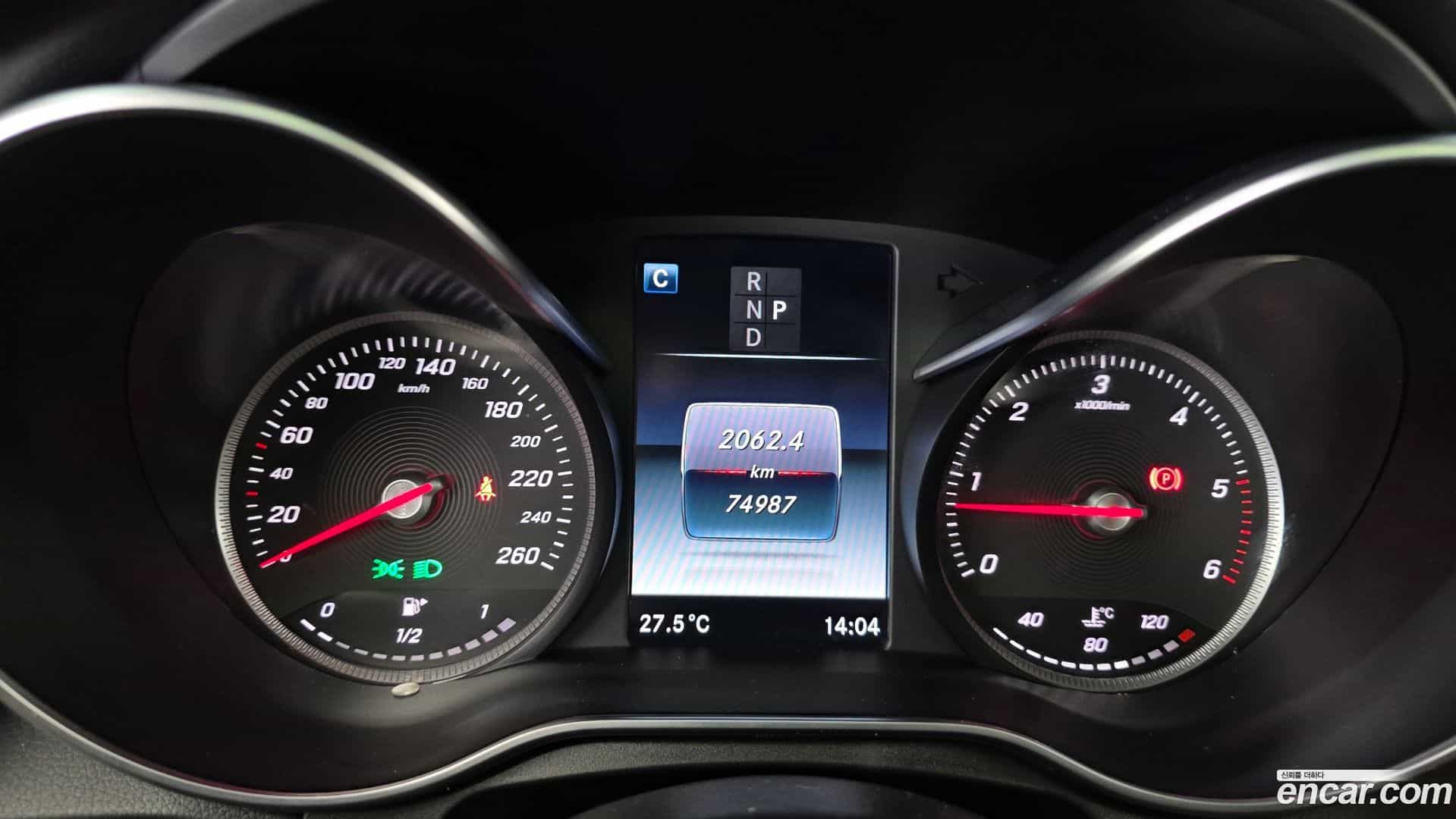 GLC-Class Mercedes-Benz 2017.4-INNER-008
