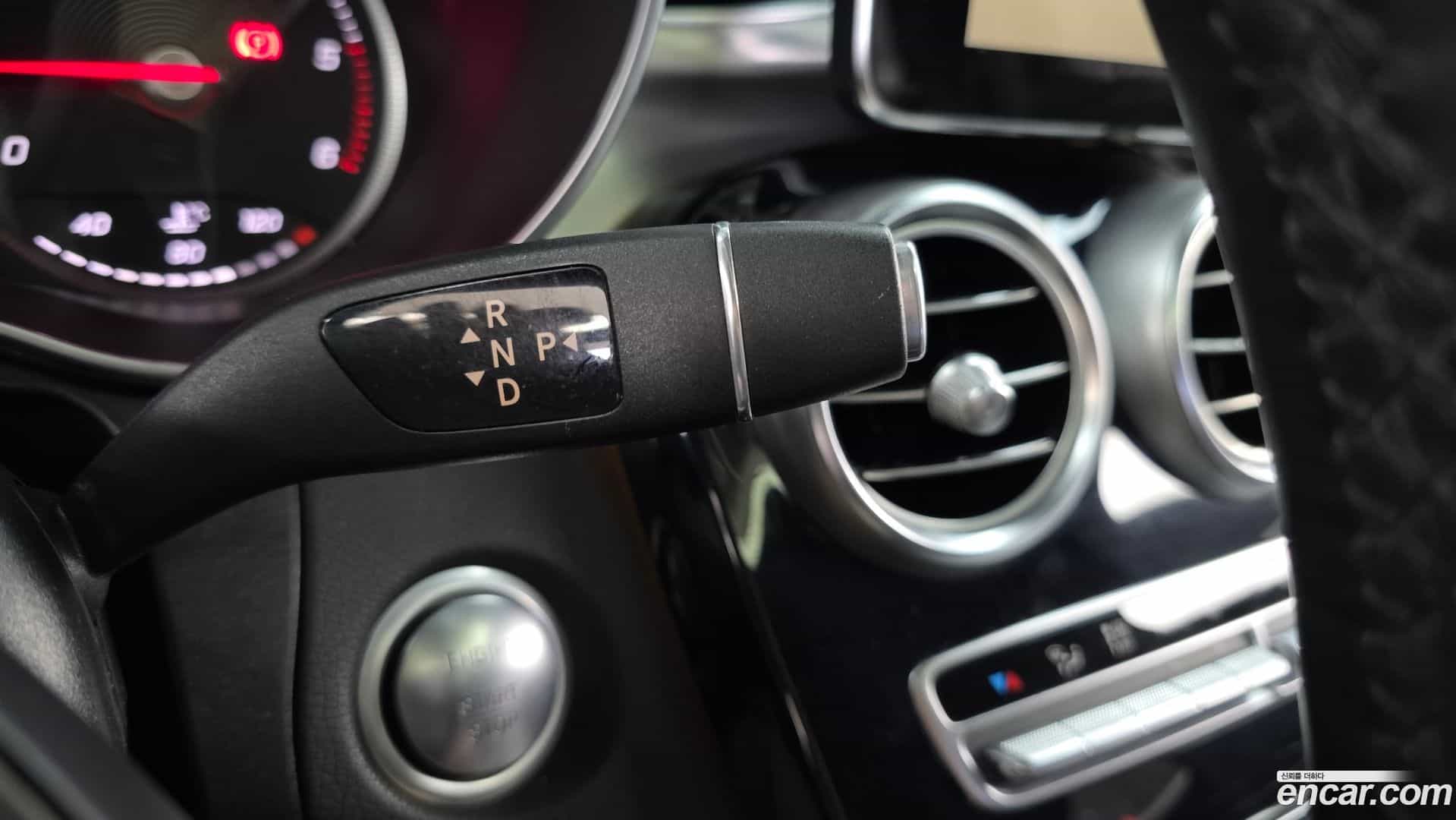 GLC-Class Mercedes-Benz 2017.4-INNER-009