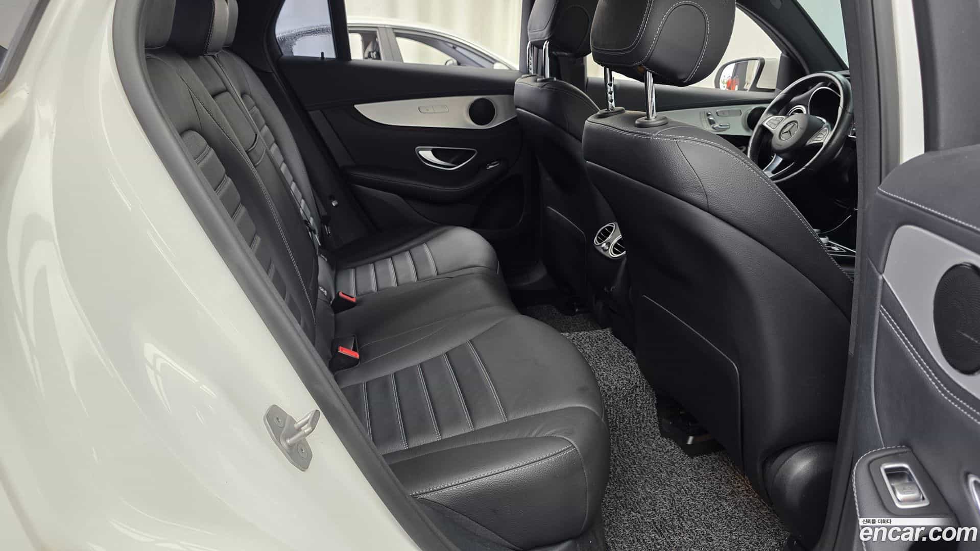 GLC-Class Mercedes-Benz 2017.4-OPTION-015