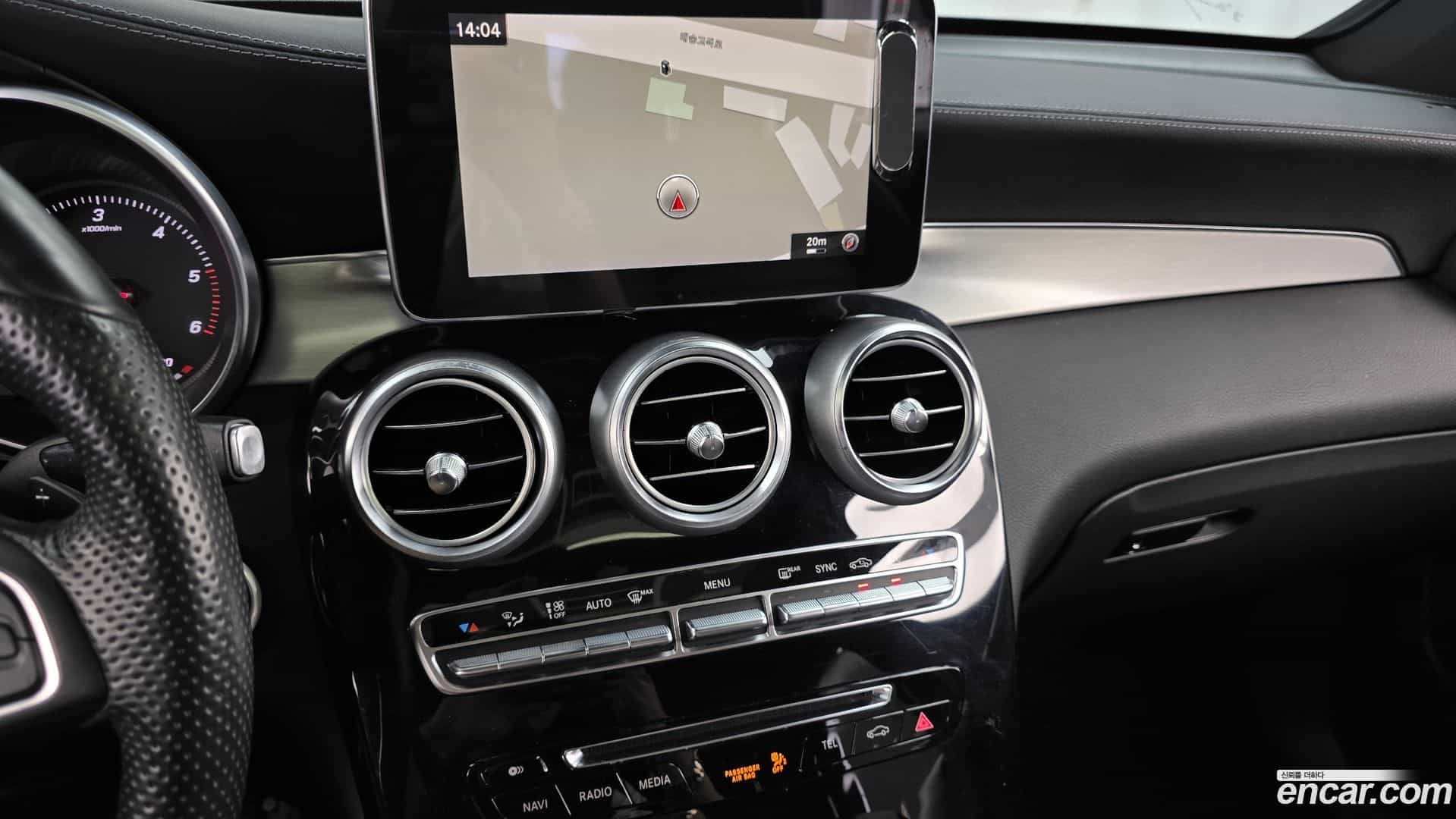 GLC-Class Mercedes-Benz 2017.4-OPTION-017