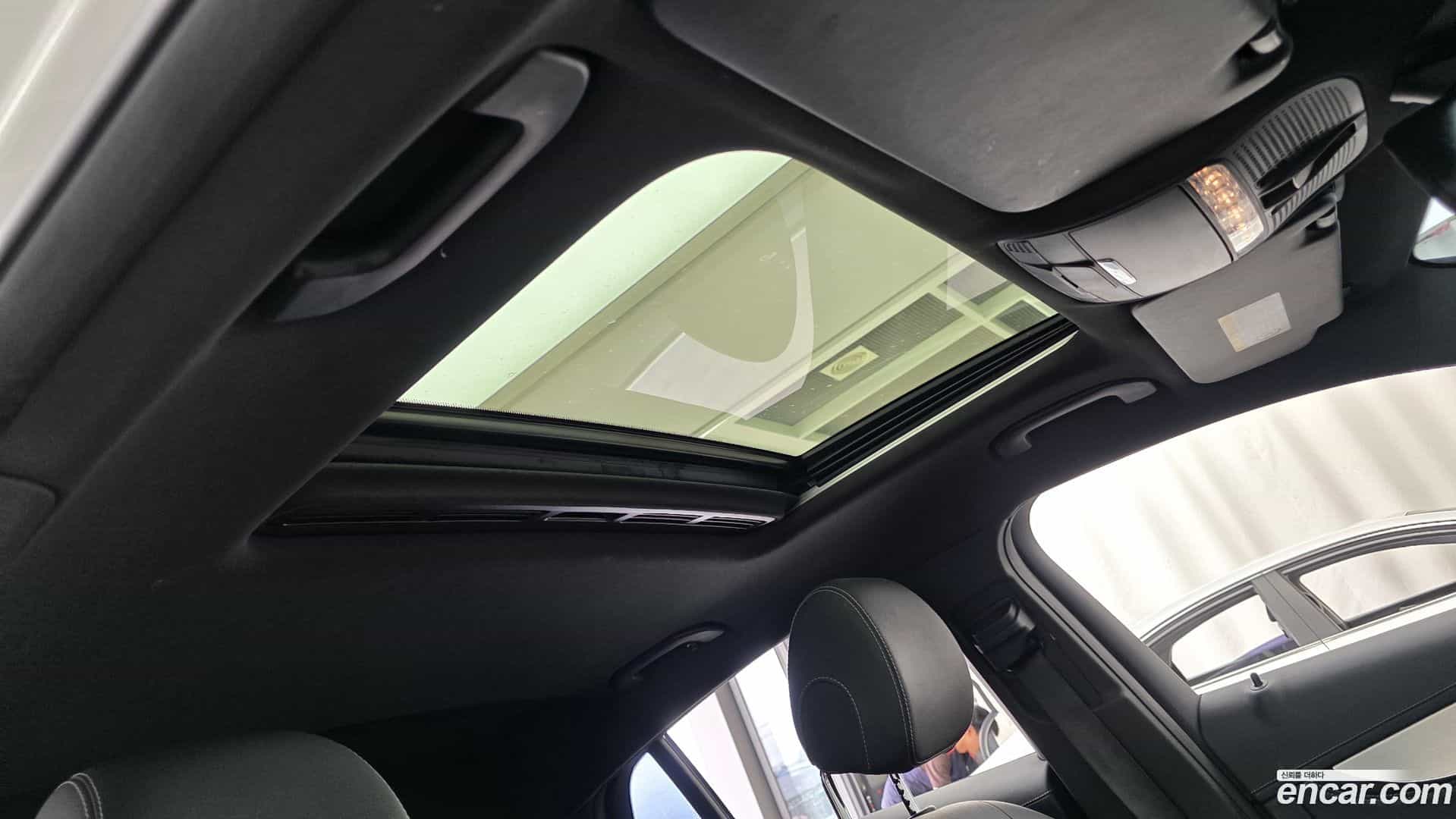 GLC-Class Mercedes-Benz 2017.4-OPTION-020