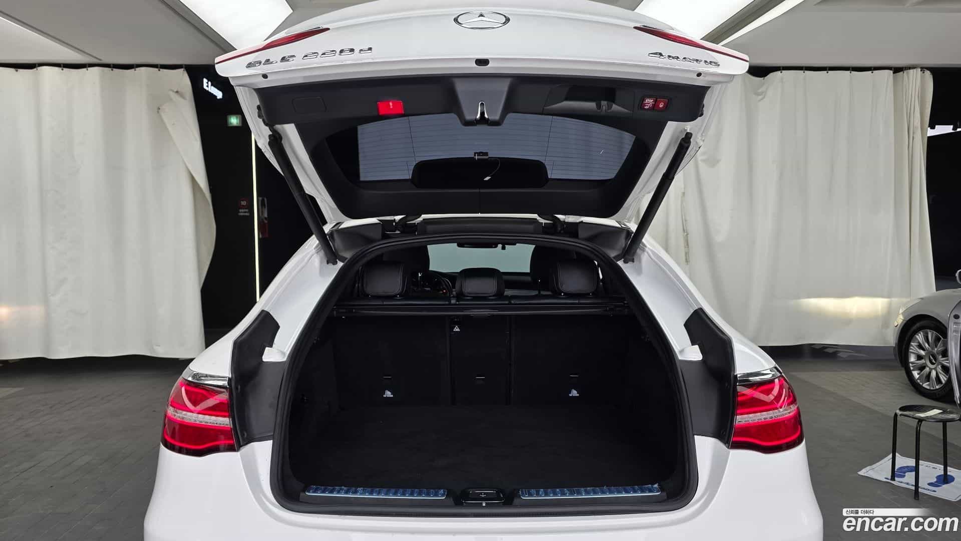 GLC-Class Mercedes-Benz 2017.4-OPTION-024
