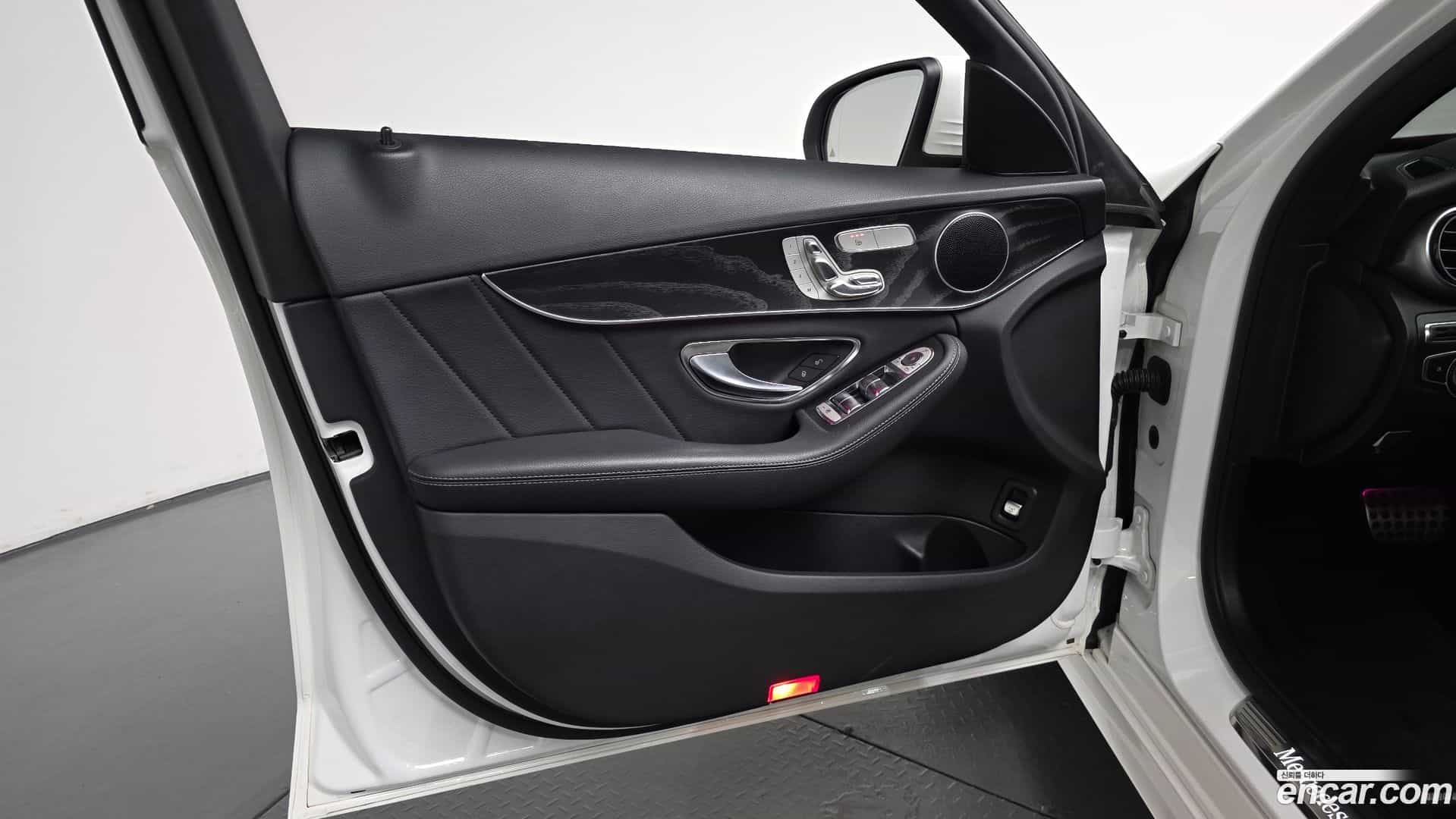 C-Class Mercedes-Benz 2019.4-INNER-034