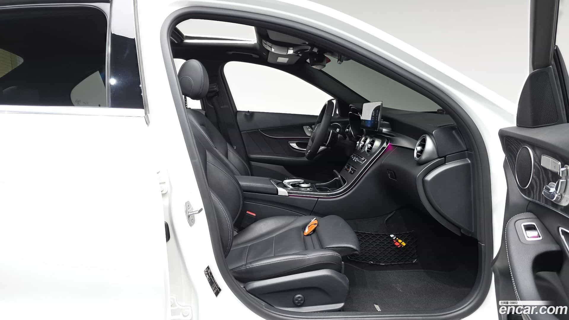 C-Class Mercedes-Benz 2019.4-INNER-036