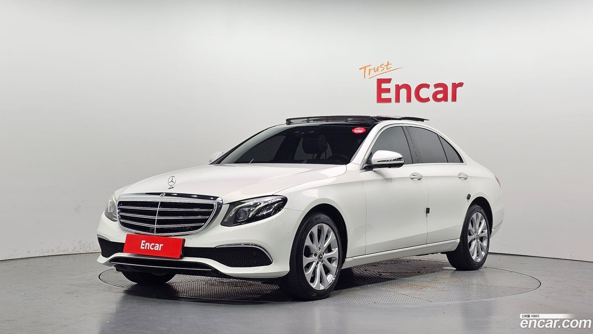 Main__Slider__Photo:E-Class Mercedes-Benz 2019.3-0