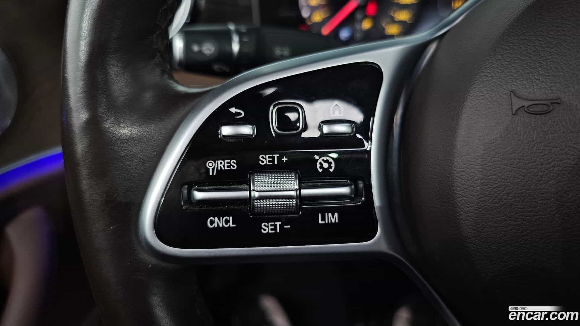 E-Class Mercedes-Benz 2019.3-OPTION-019