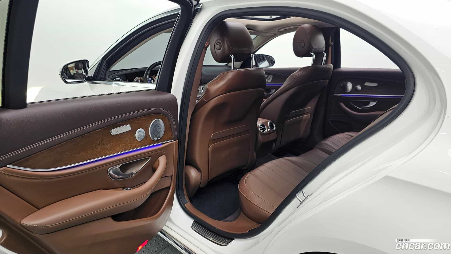 E-Class Mercedes-Benz 2019.3-OPTION-022
