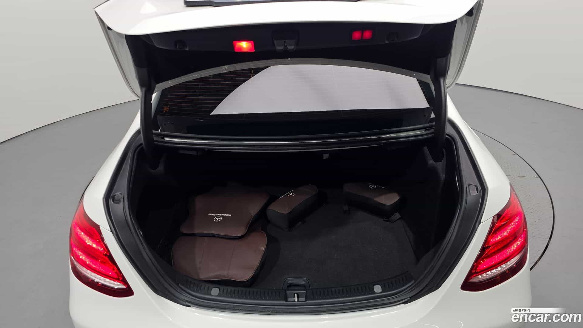 E-Class Mercedes-Benz 2019.3-OPTION-024