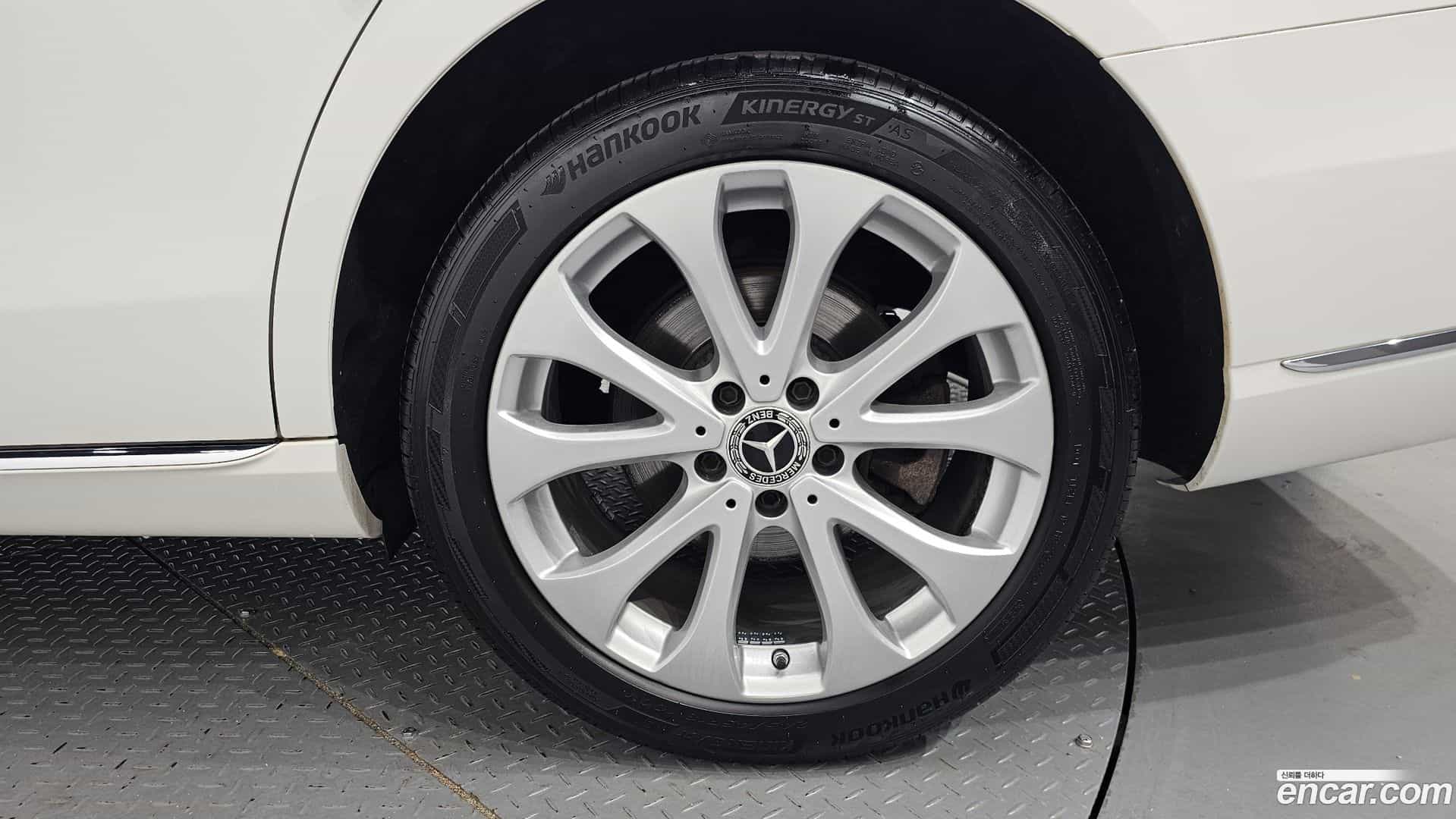 E-Class Mercedes-Benz 2019.3-OUTER-031