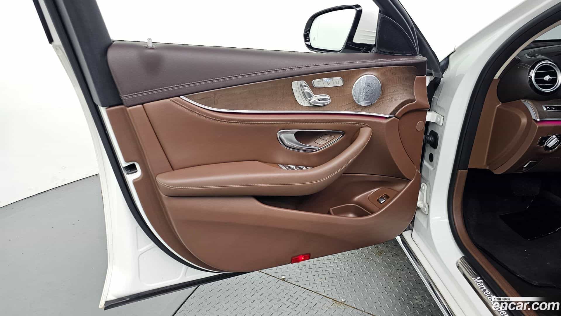 E-Class Mercedes-Benz 2019.3-INNER-034
