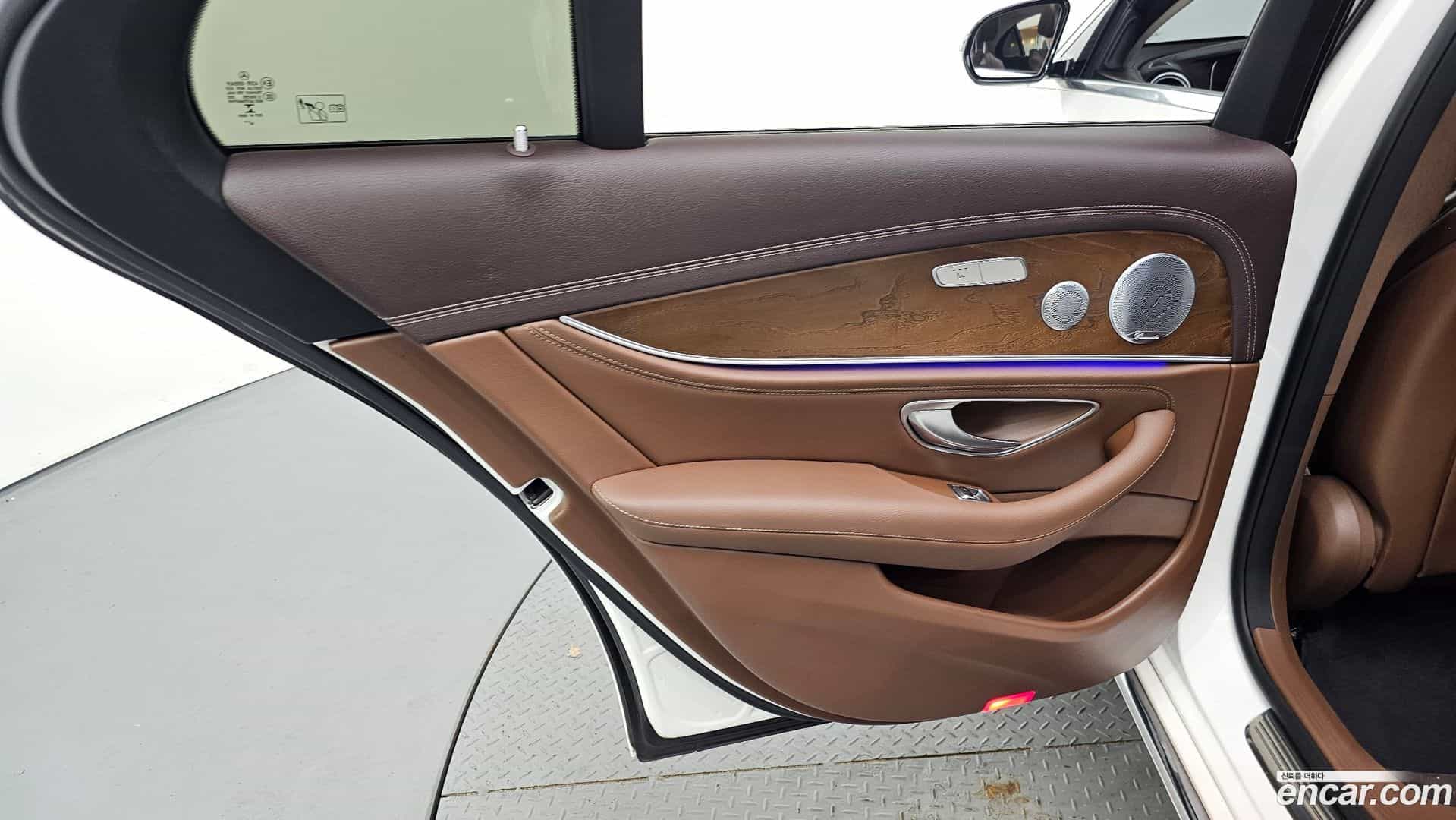 E-Class Mercedes-Benz 2019.3-INNER-035