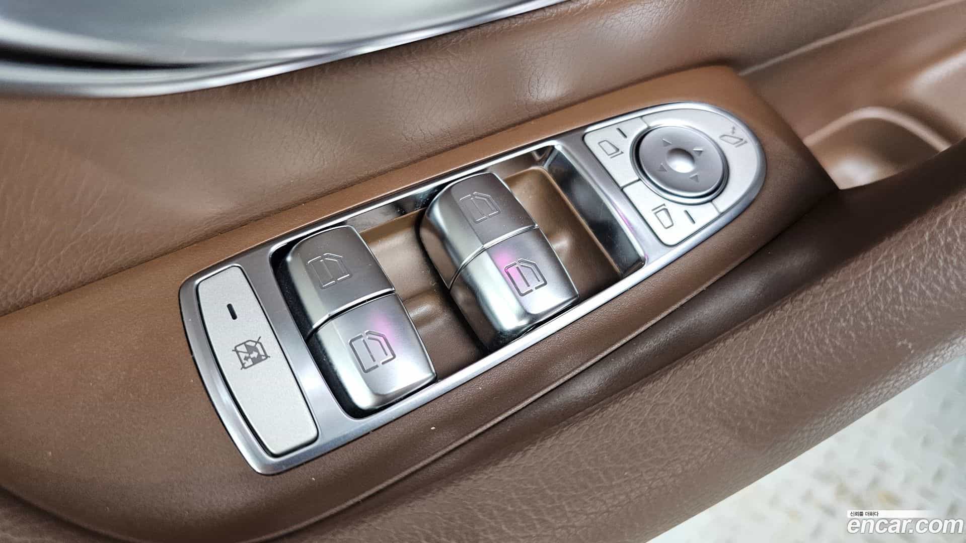 E-Class Mercedes-Benz 2019.3-OPTION-042