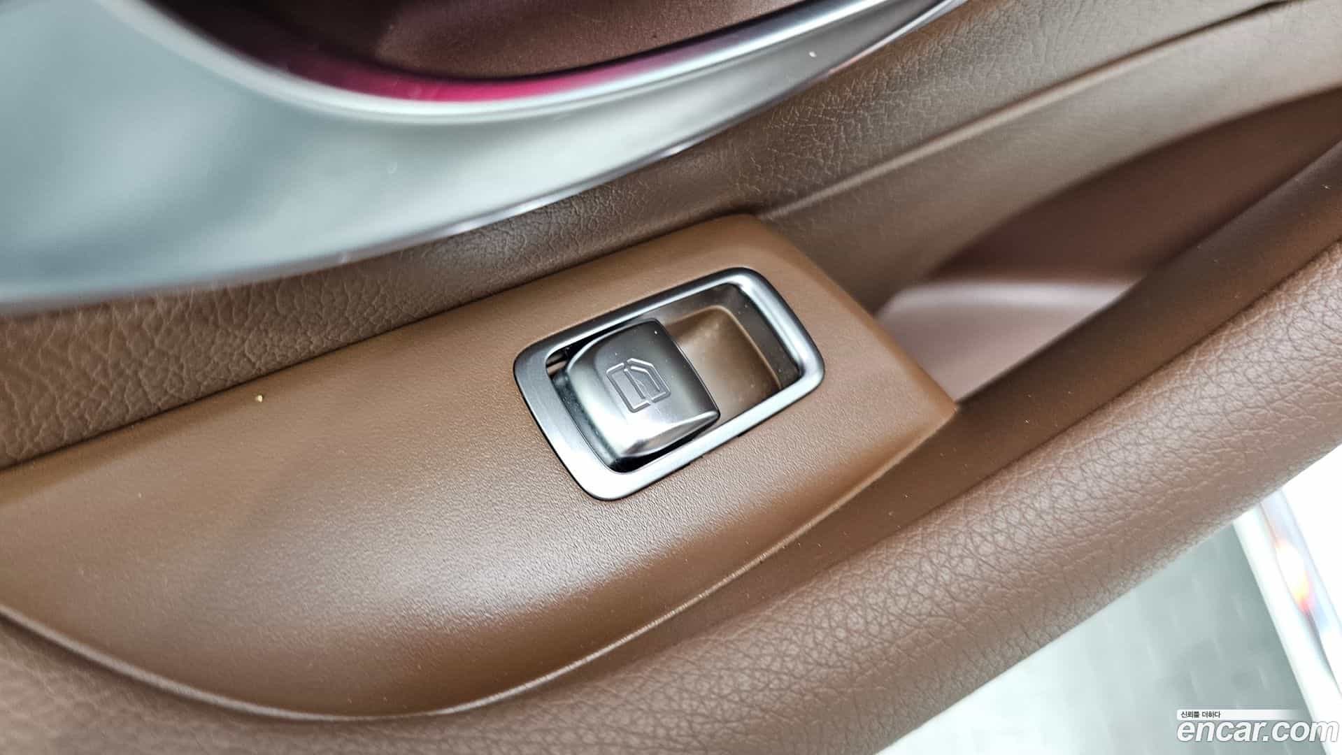 E-Class Mercedes-Benz 2019.3-OPTION-043