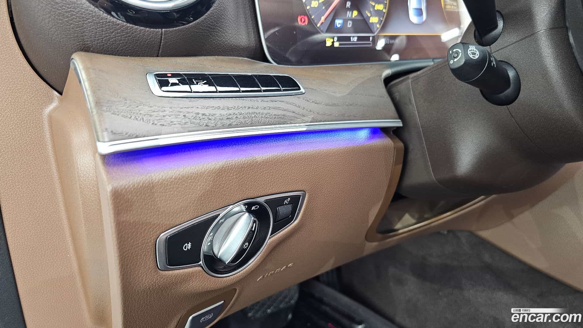 E-Class Mercedes-Benz 2019.3-OPTION-044