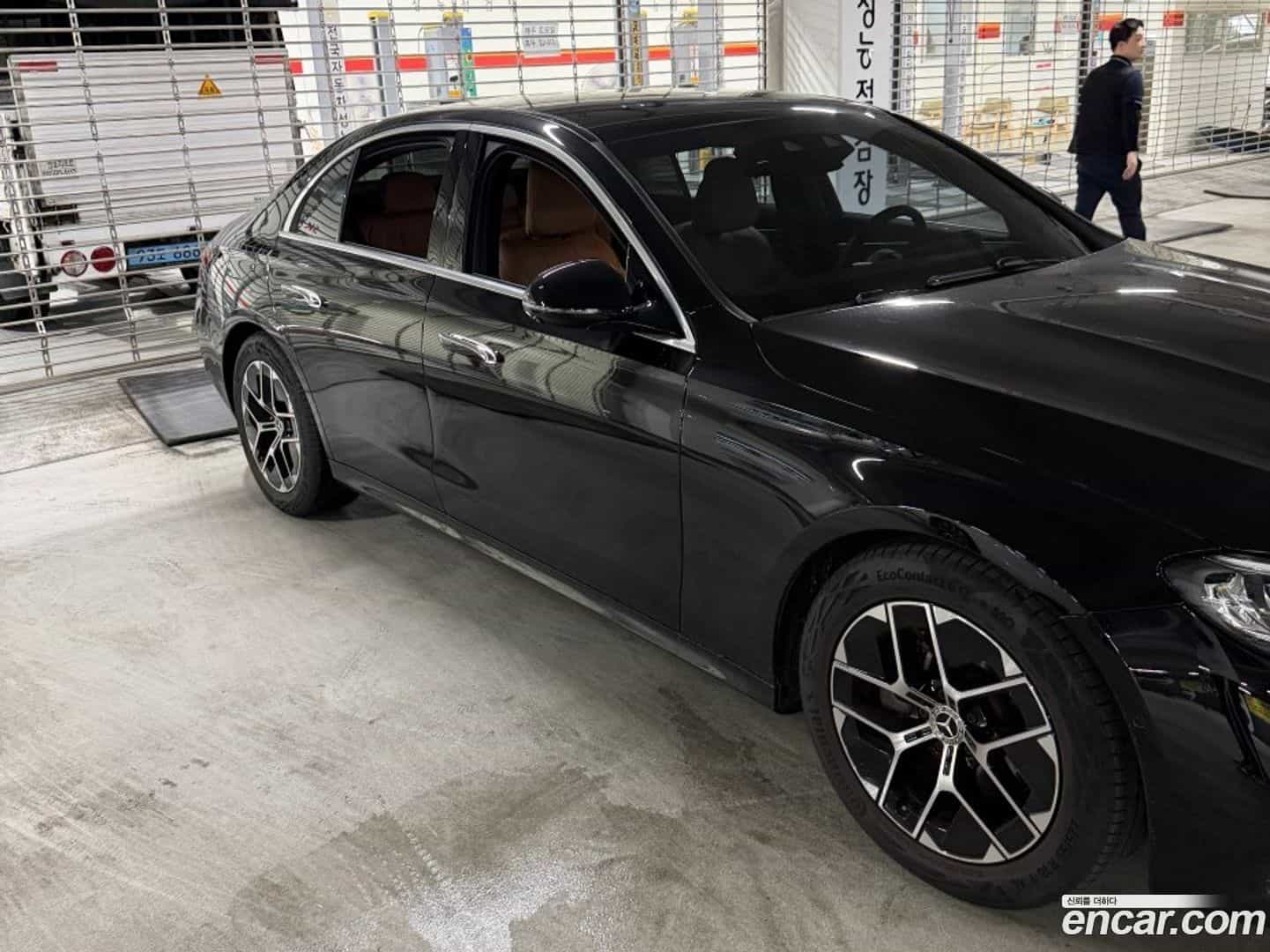 E-Class Mercedes-Benz 2025.5-OUTER-002
