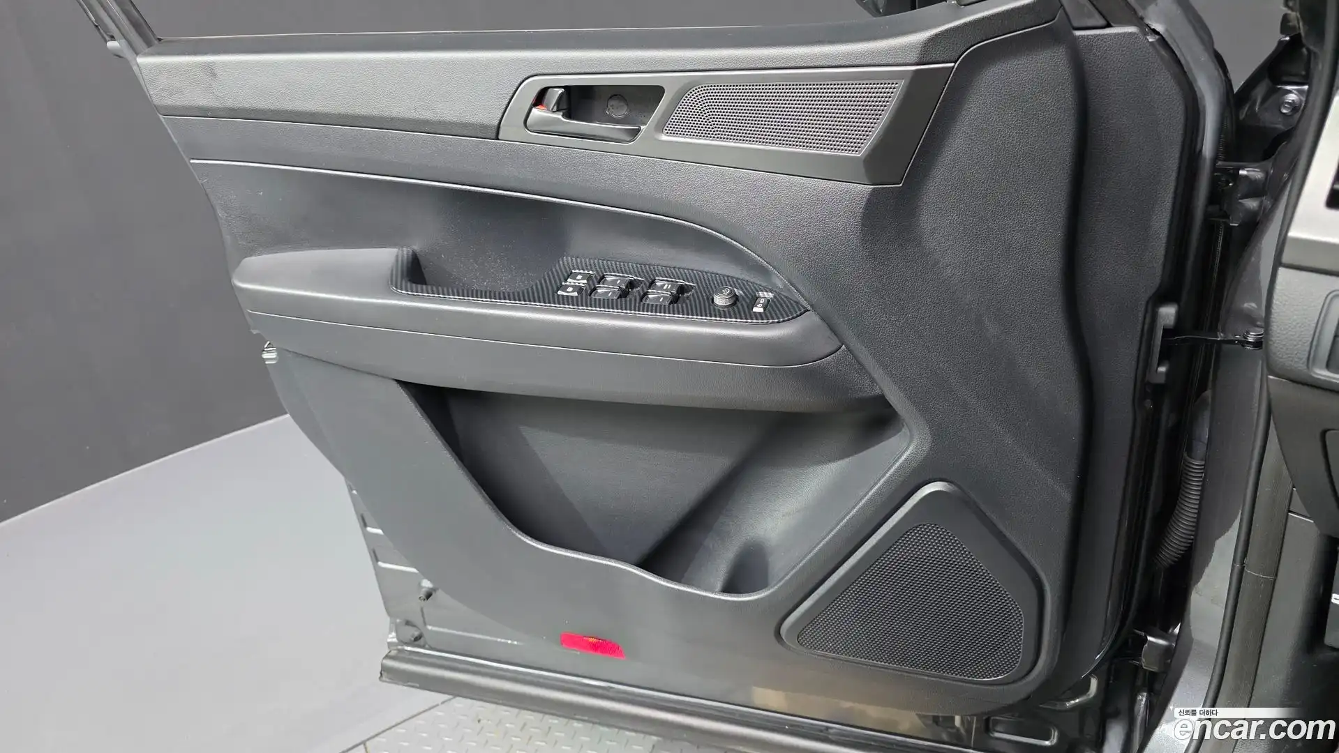 Rexton KG Mobility 2021.10-INNER-034
