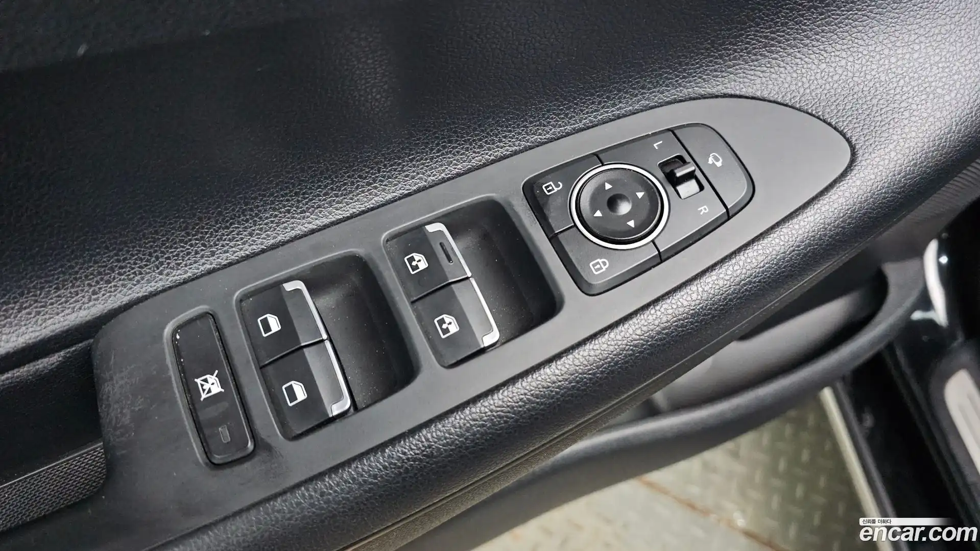 Grandeur Hyundai 2018.6-OPTION-017