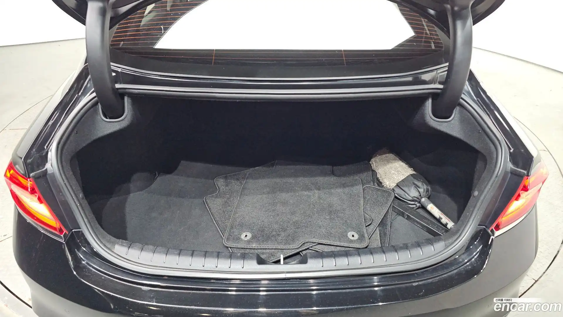 Grandeur Hyundai 2018.6-OPTION-024
