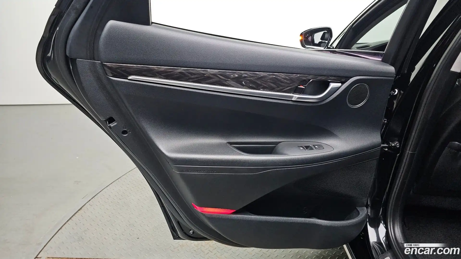 Grandeur Hyundai 2018.6-INNER-035
