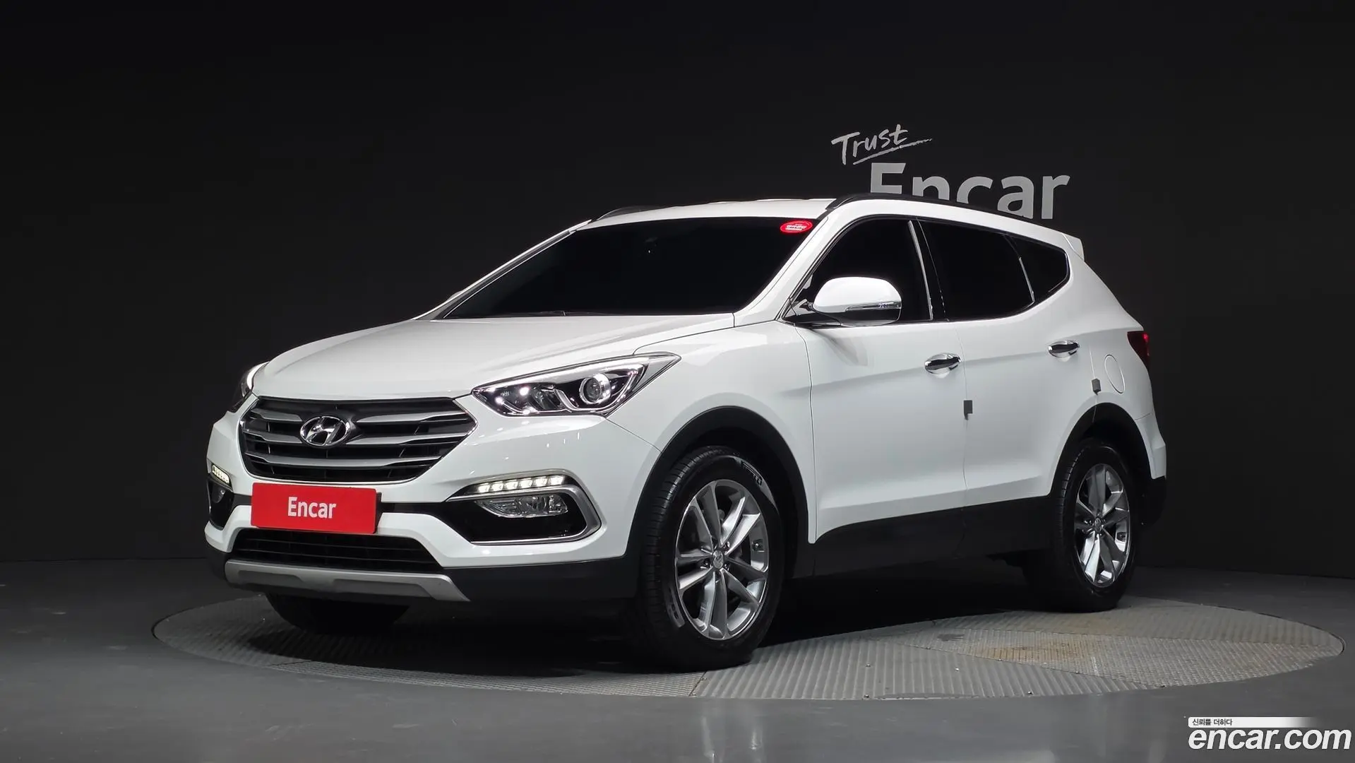Main__Slider__Photo:Santafe Hyundai 2016.10-0