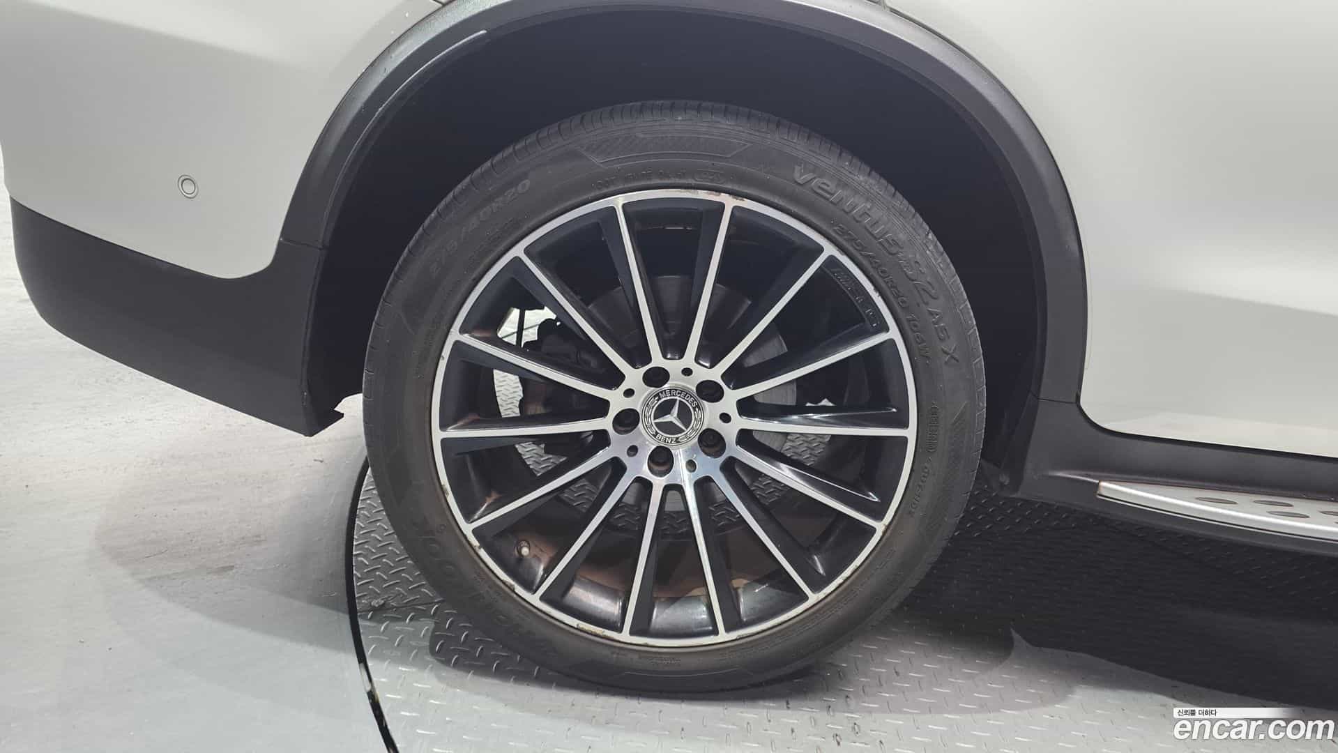 GLC-Class Mercedes-Benz 2017.4-OUTER-005