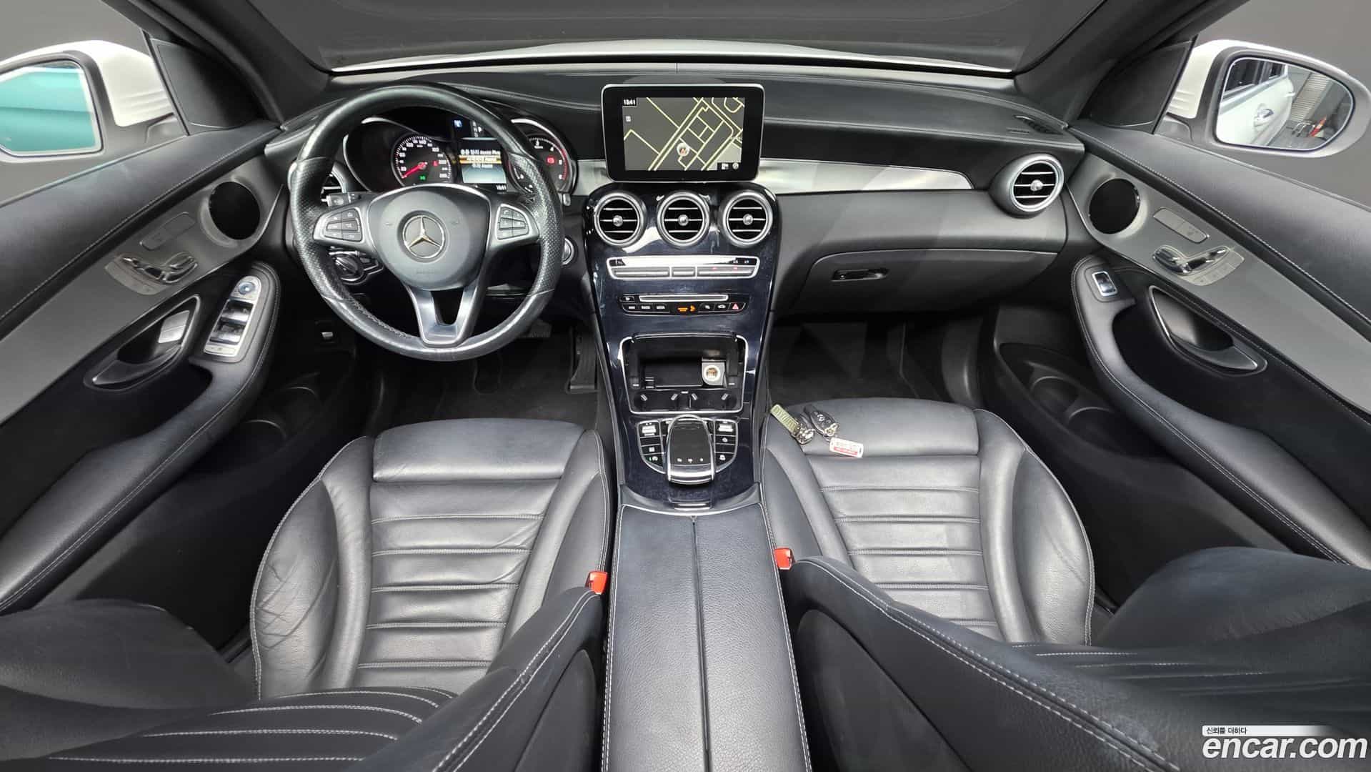 GLC-Class Mercedes-Benz 2017.4-INNER-007