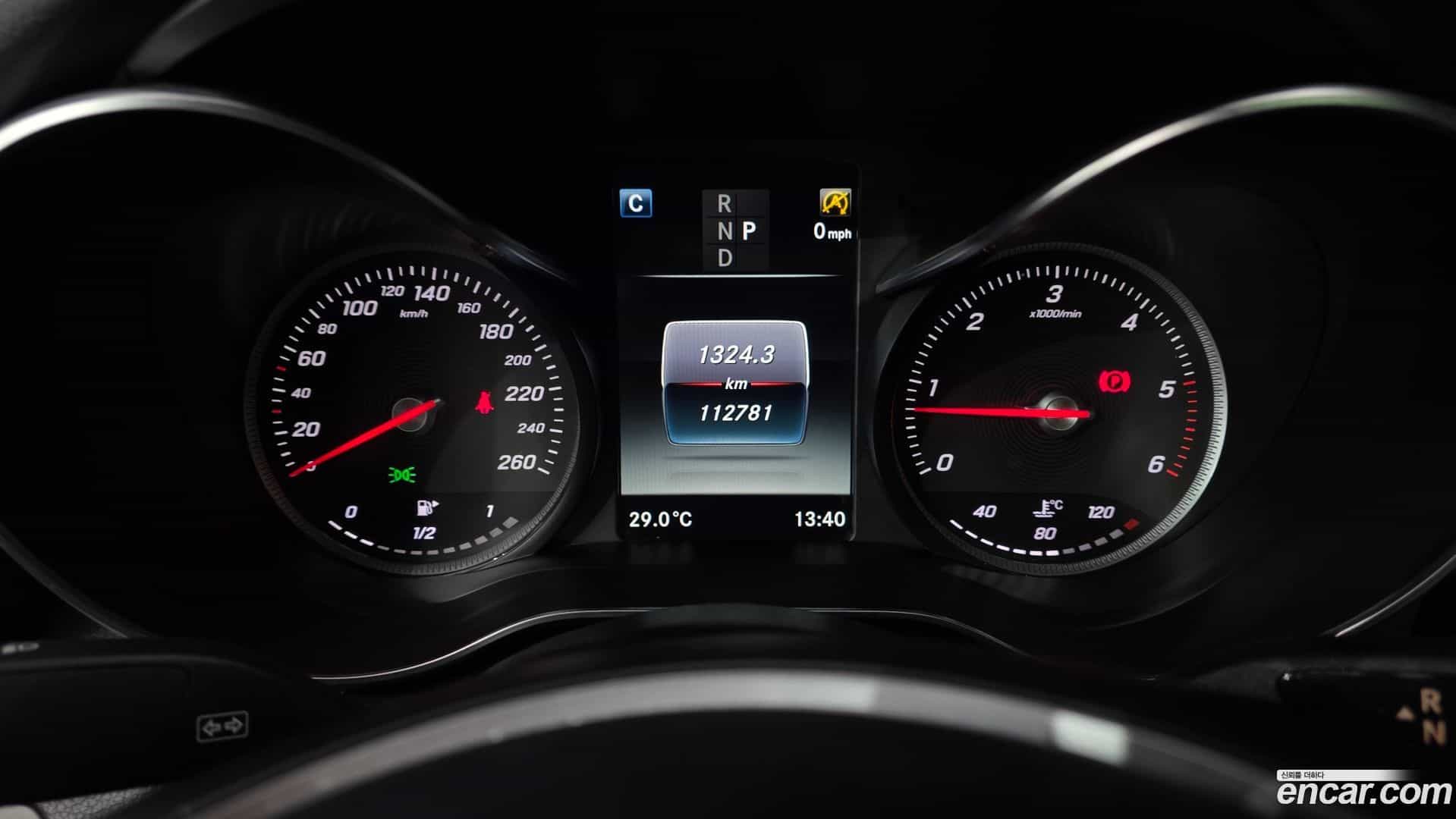 GLC-Class Mercedes-Benz 2017.4-INNER-008