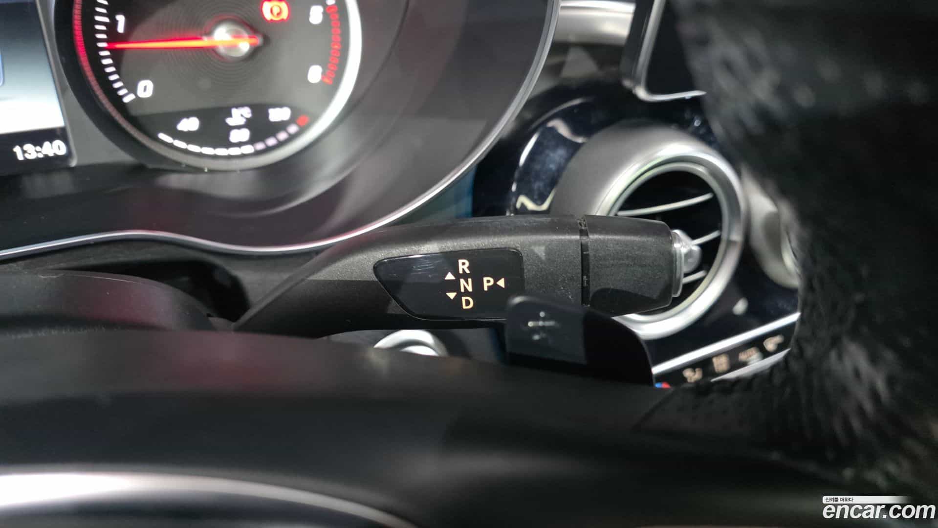 GLC-Class Mercedes-Benz 2017.4-INNER-009