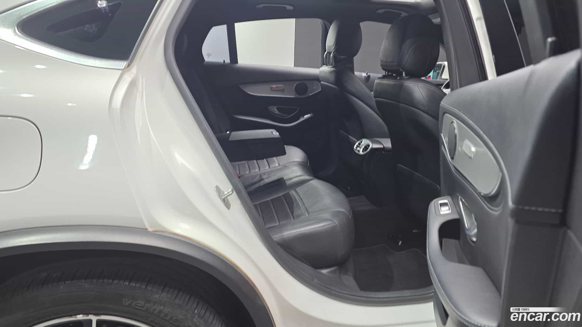 GLC-Class Mercedes-Benz 2017.4-OPTION-015
