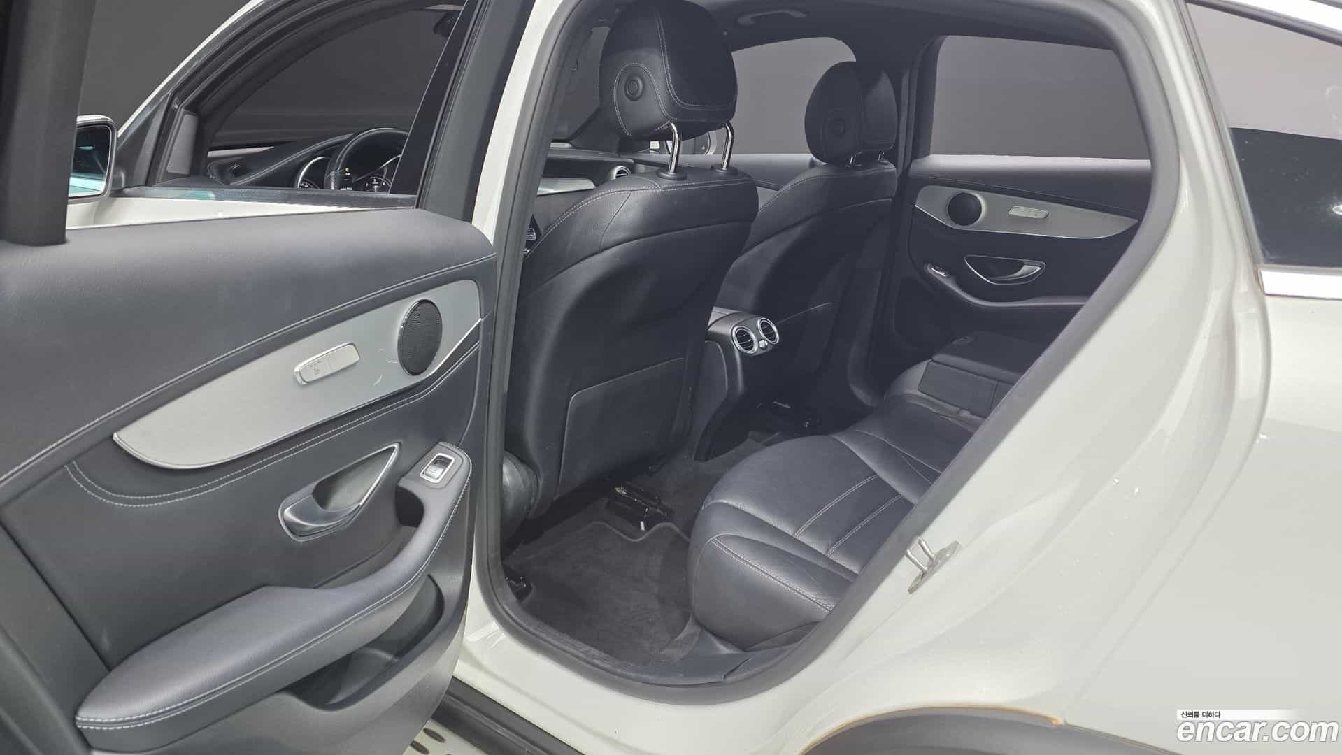 GLC-Class Mercedes-Benz 2017.4-OPTION-016